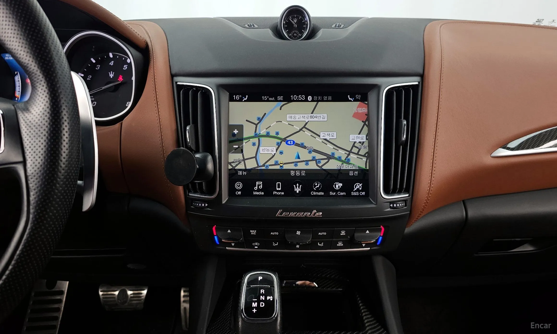 Maserati Levante превью 15