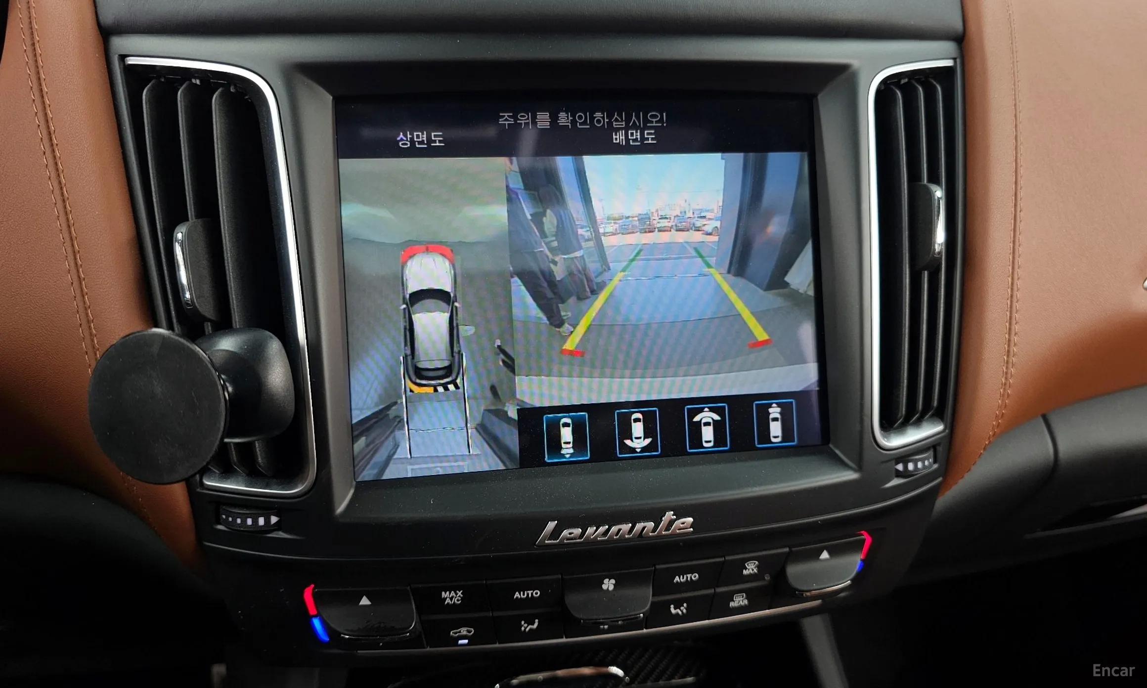 Maserati Levante превью 16