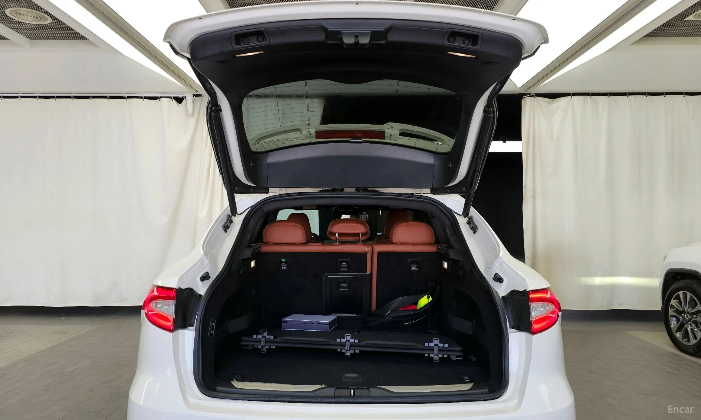 Maserati Levante превью 20