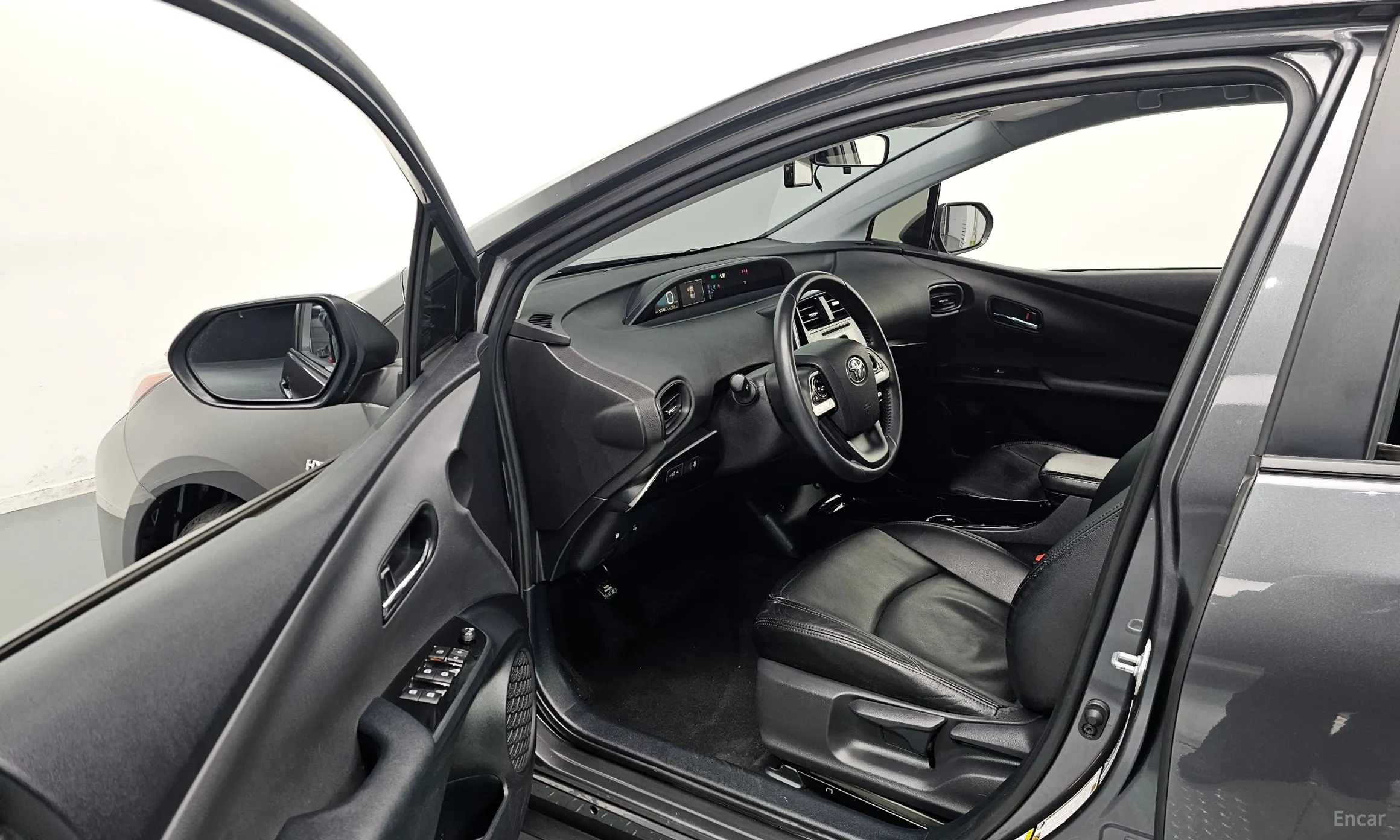 Toyota Prius 4th Generation превью 10