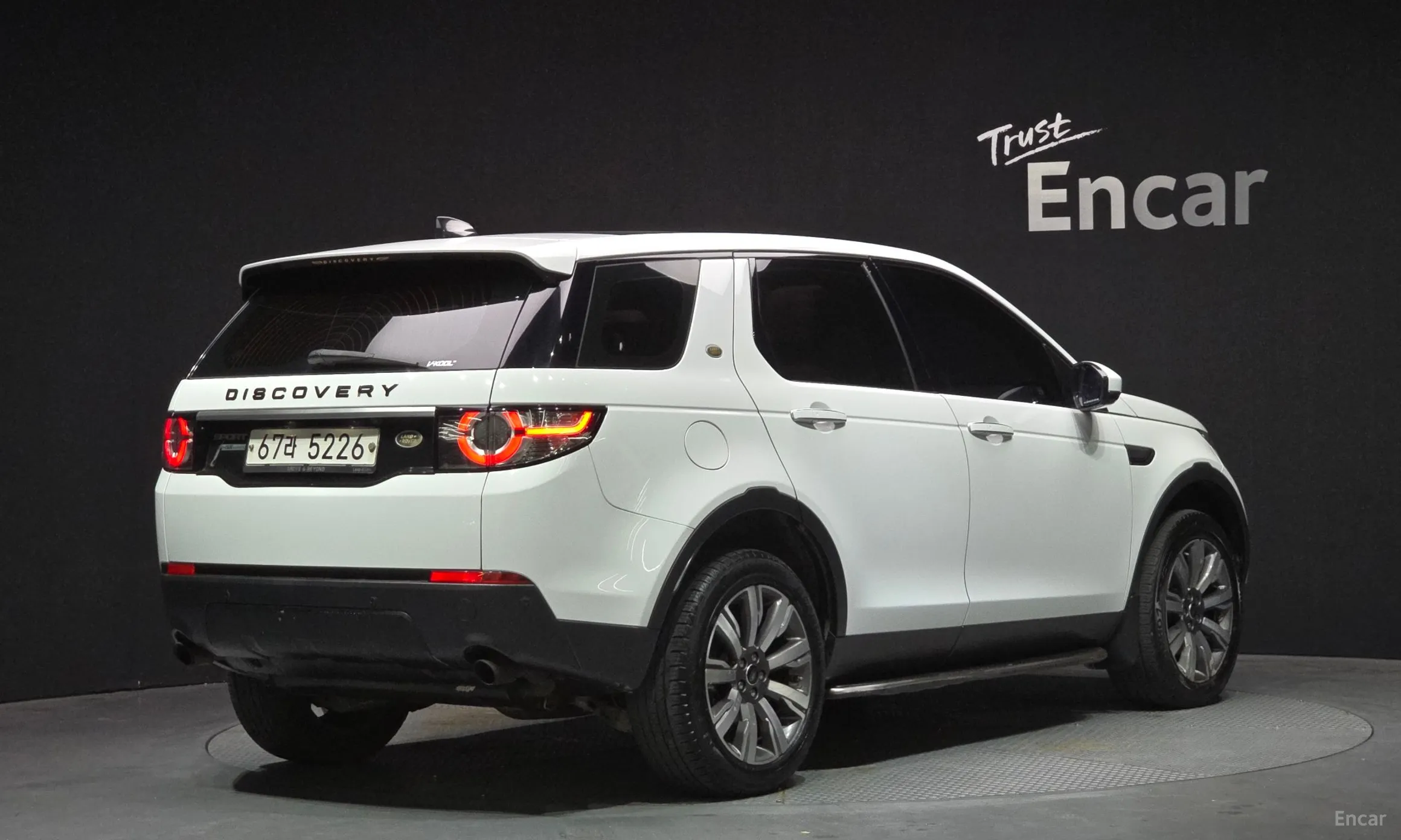 Land Rover Discovery Sports превью 2
