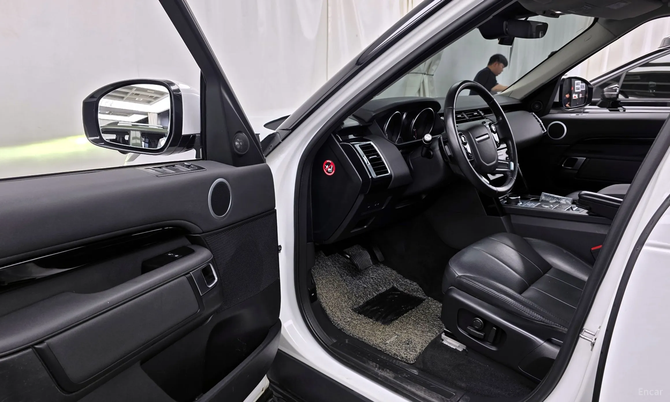 Land Rover Discovery 5 превью 10