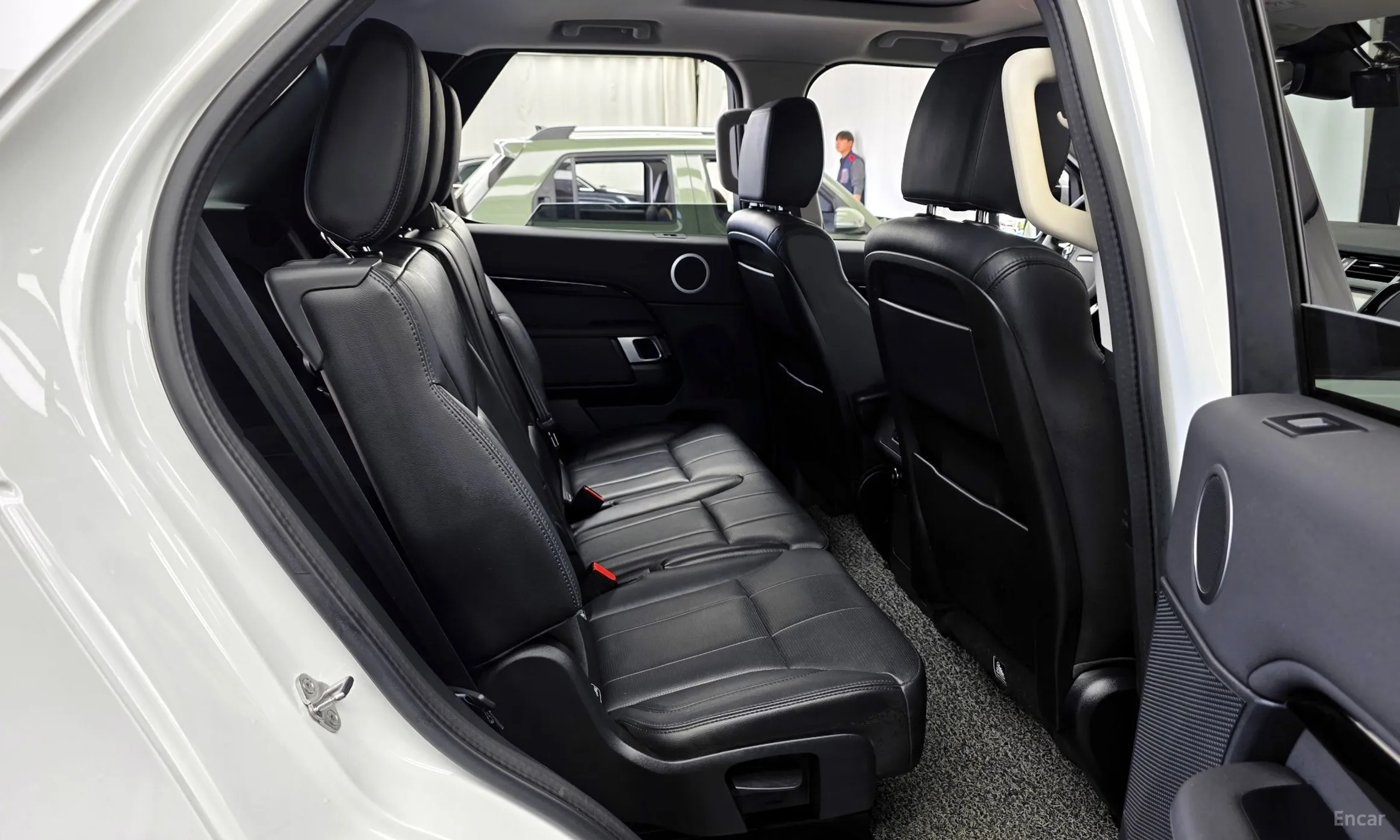 Land Rover Discovery 5 превью 12