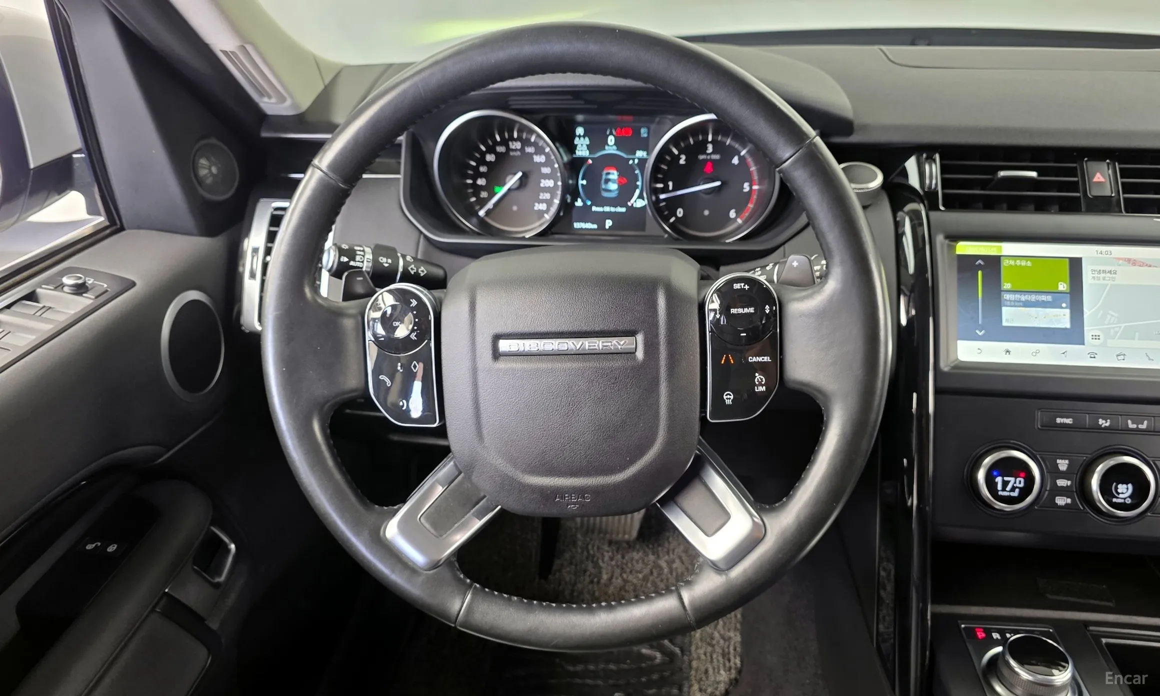 Land Rover Discovery 5 превью 13