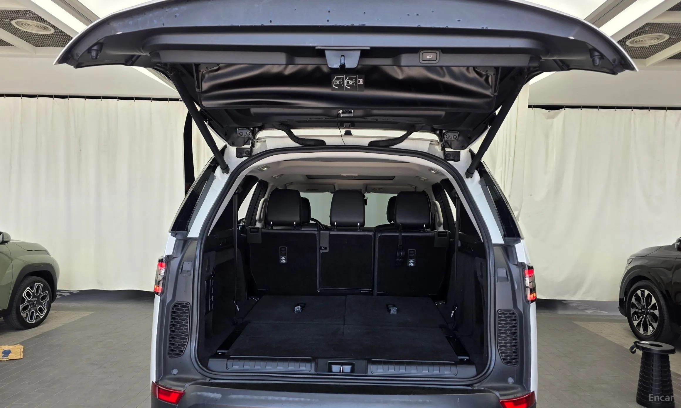 Land Rover Discovery 5 превью 20