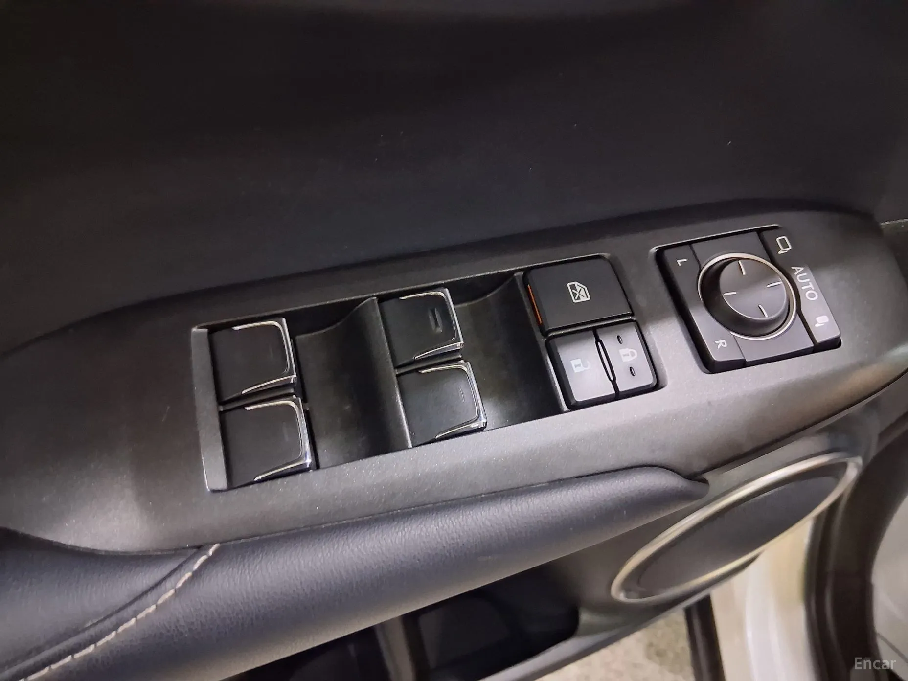 Lexus NX300h превью 10