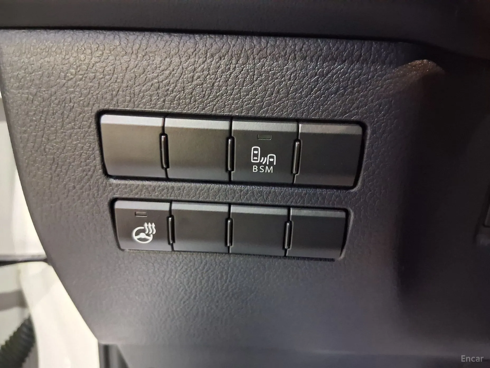 Lexus NX300h превью 11