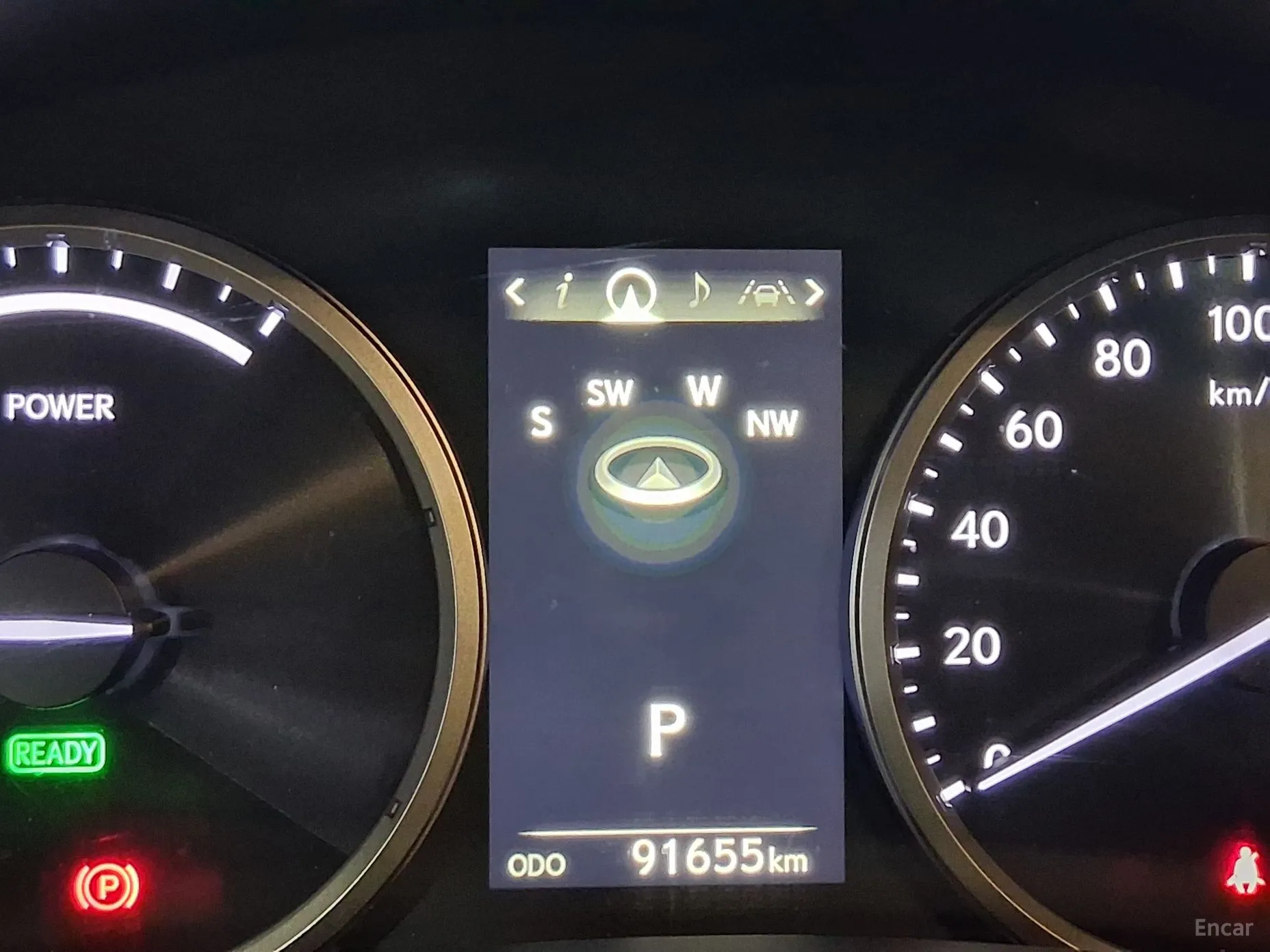 Lexus NX300h превью 13