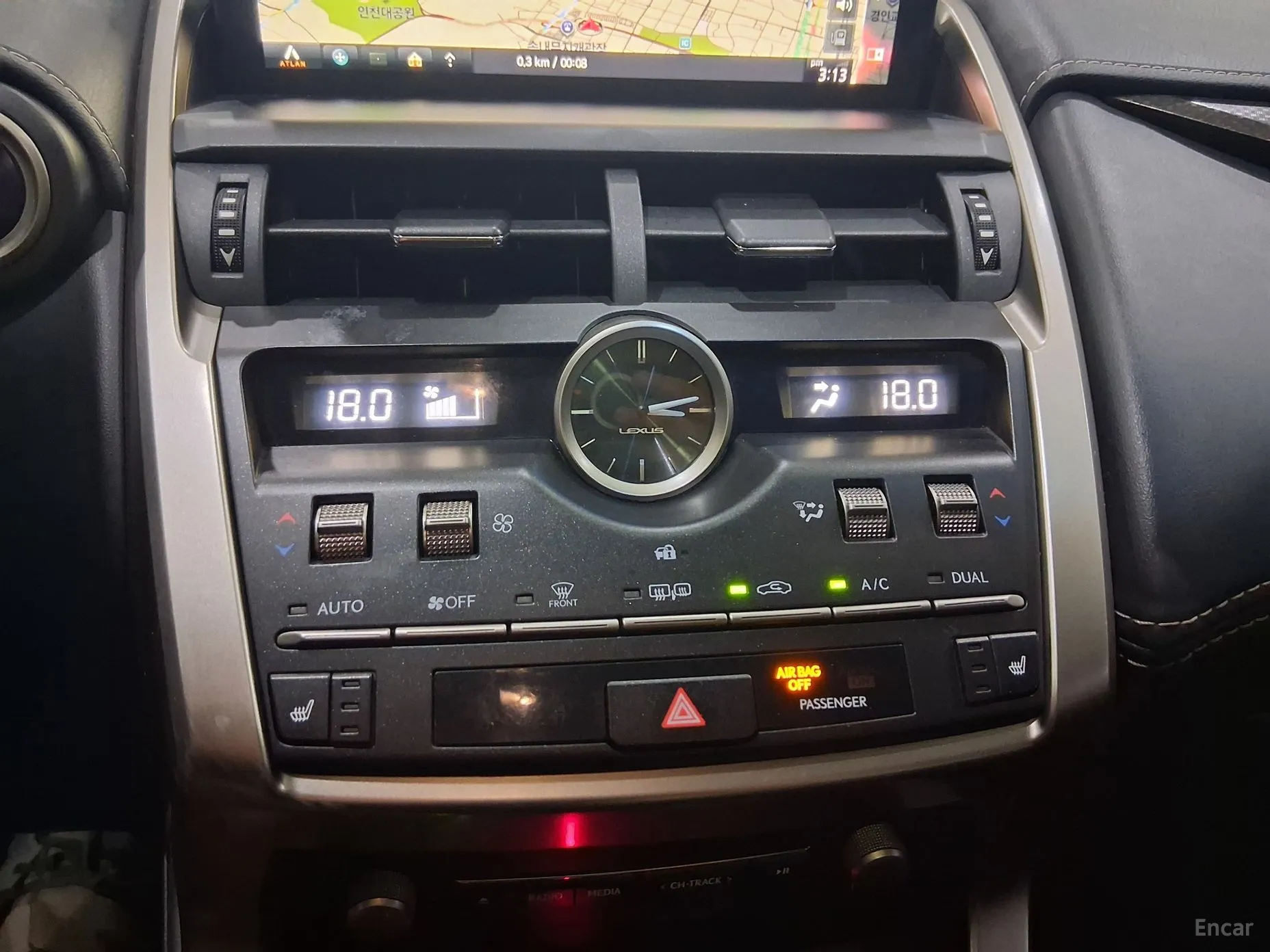 Lexus NX300h превью 16