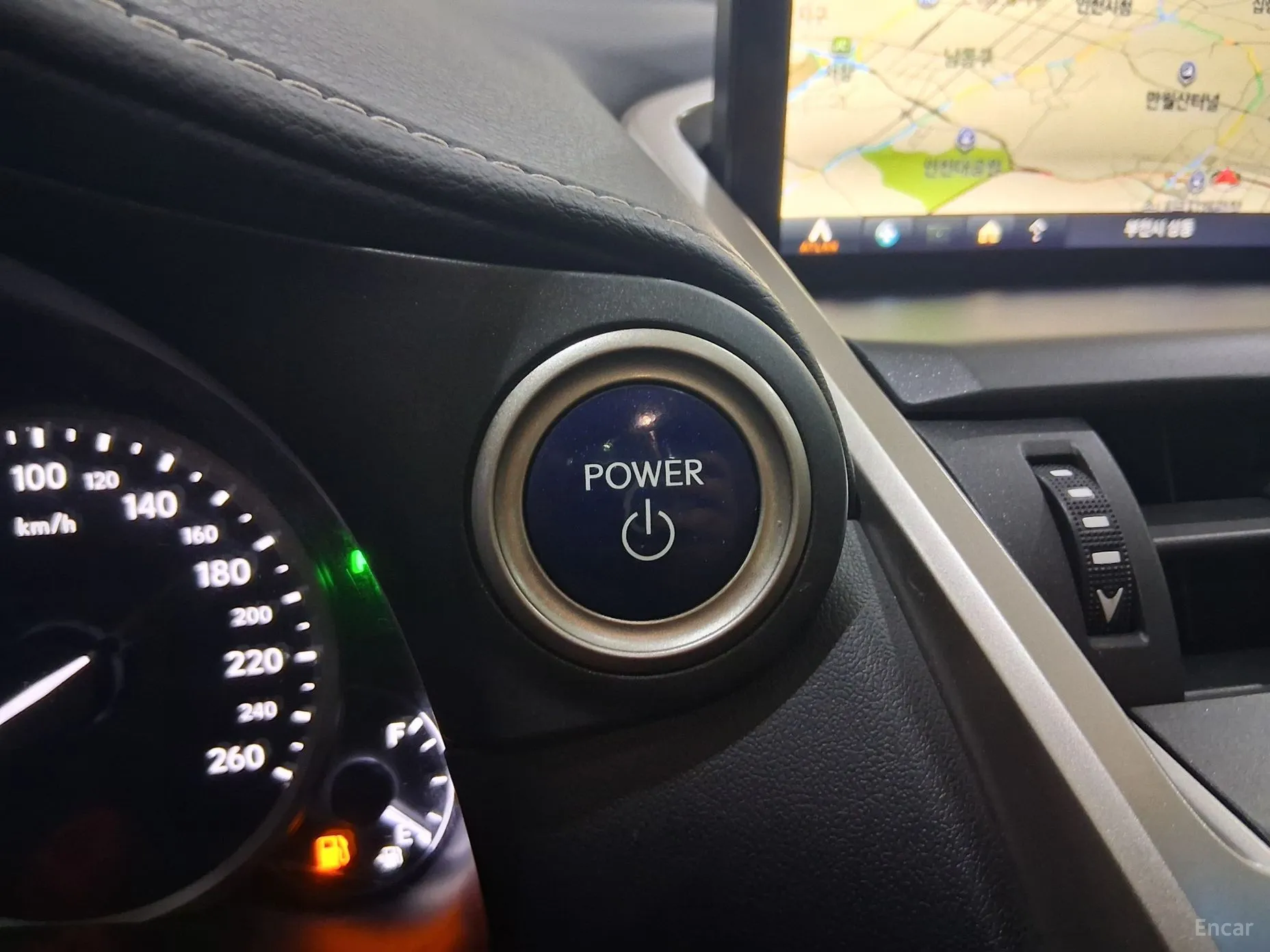 Lexus NX300h превью 17