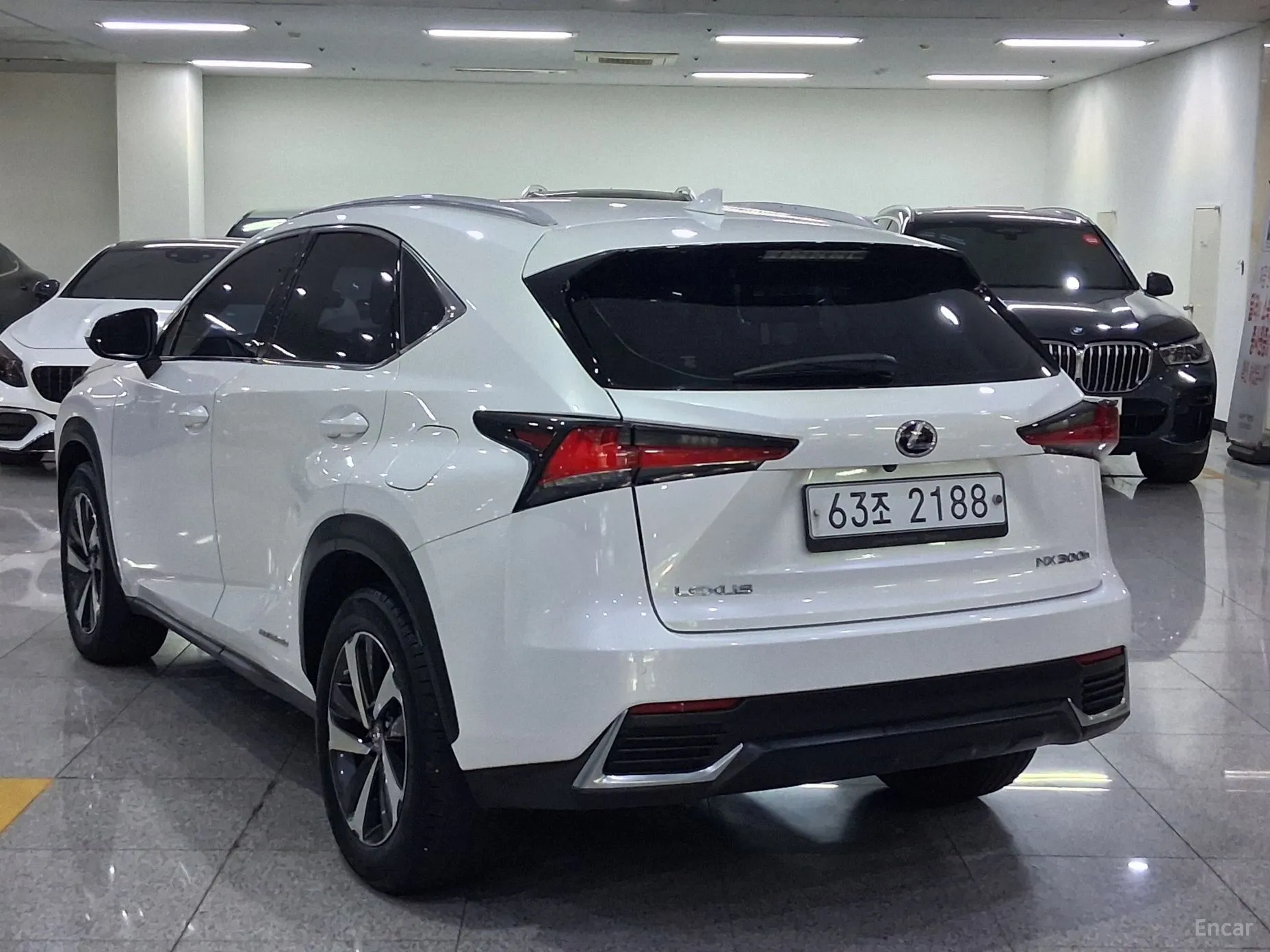 Lexus NX300h превью 3