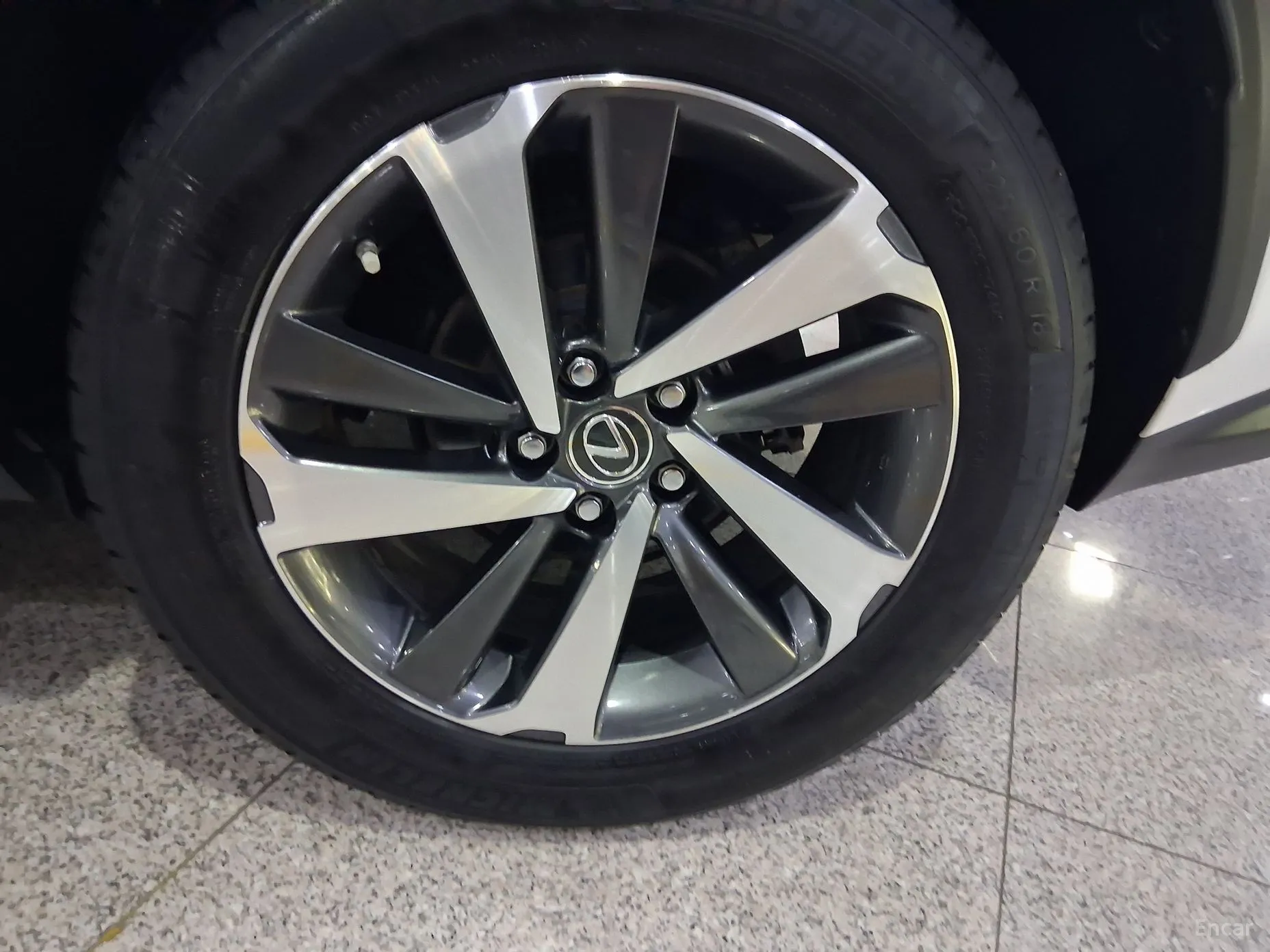 Lexus NX300h превью 6