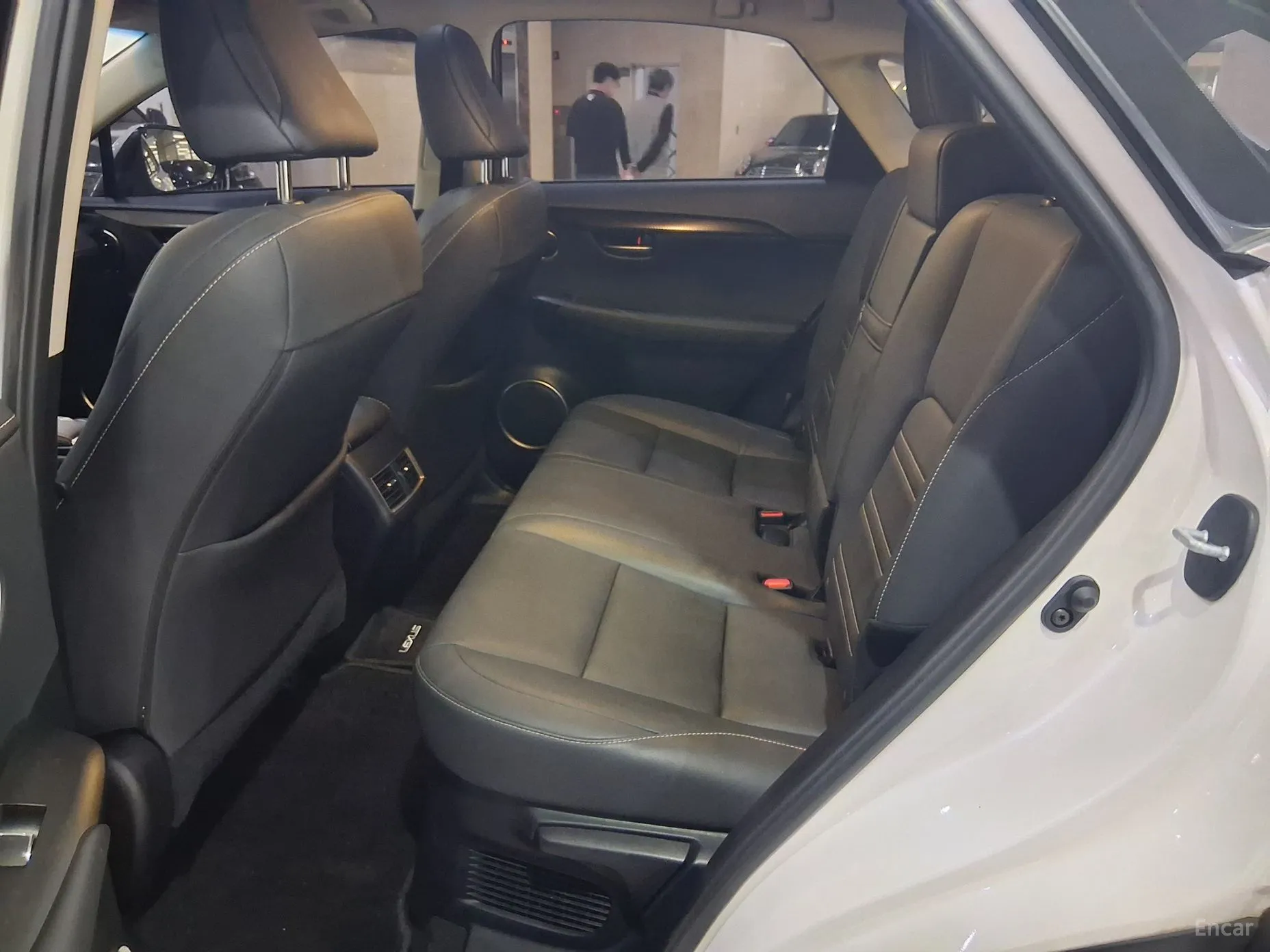 Lexus NX300h превью 7