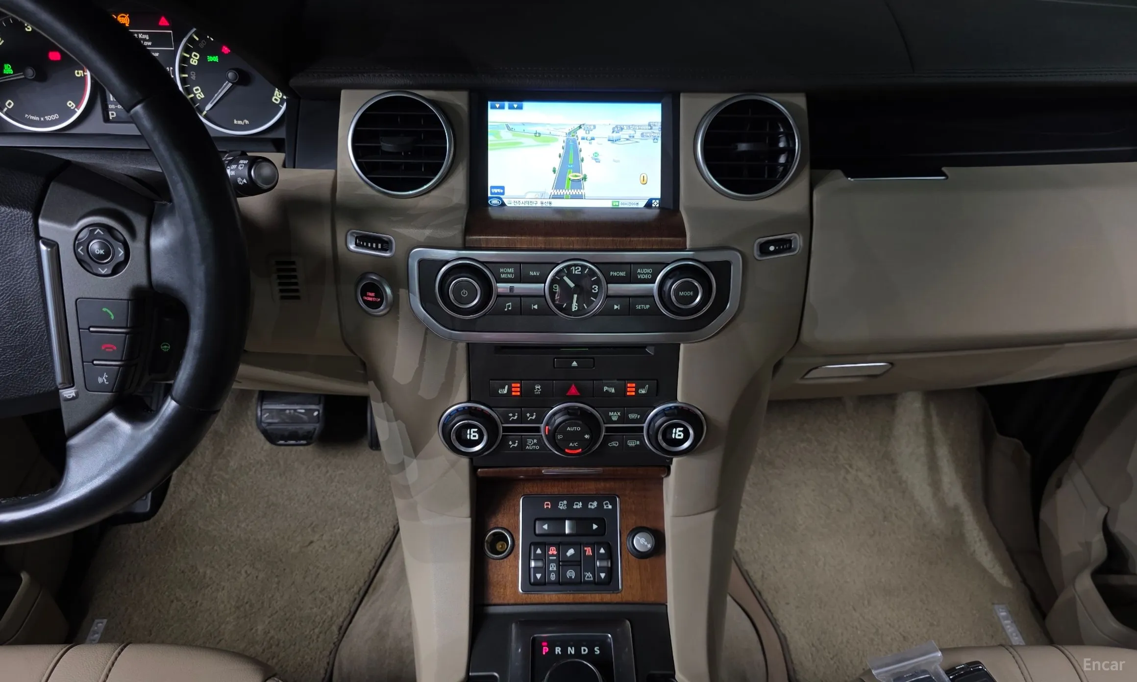 Land Rover Discovery 4 превью 13