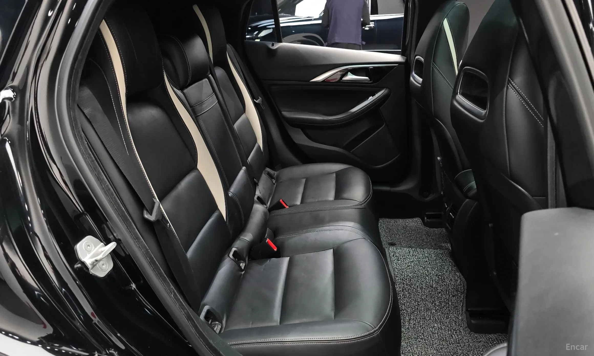 Infiniti Q30 превью 11