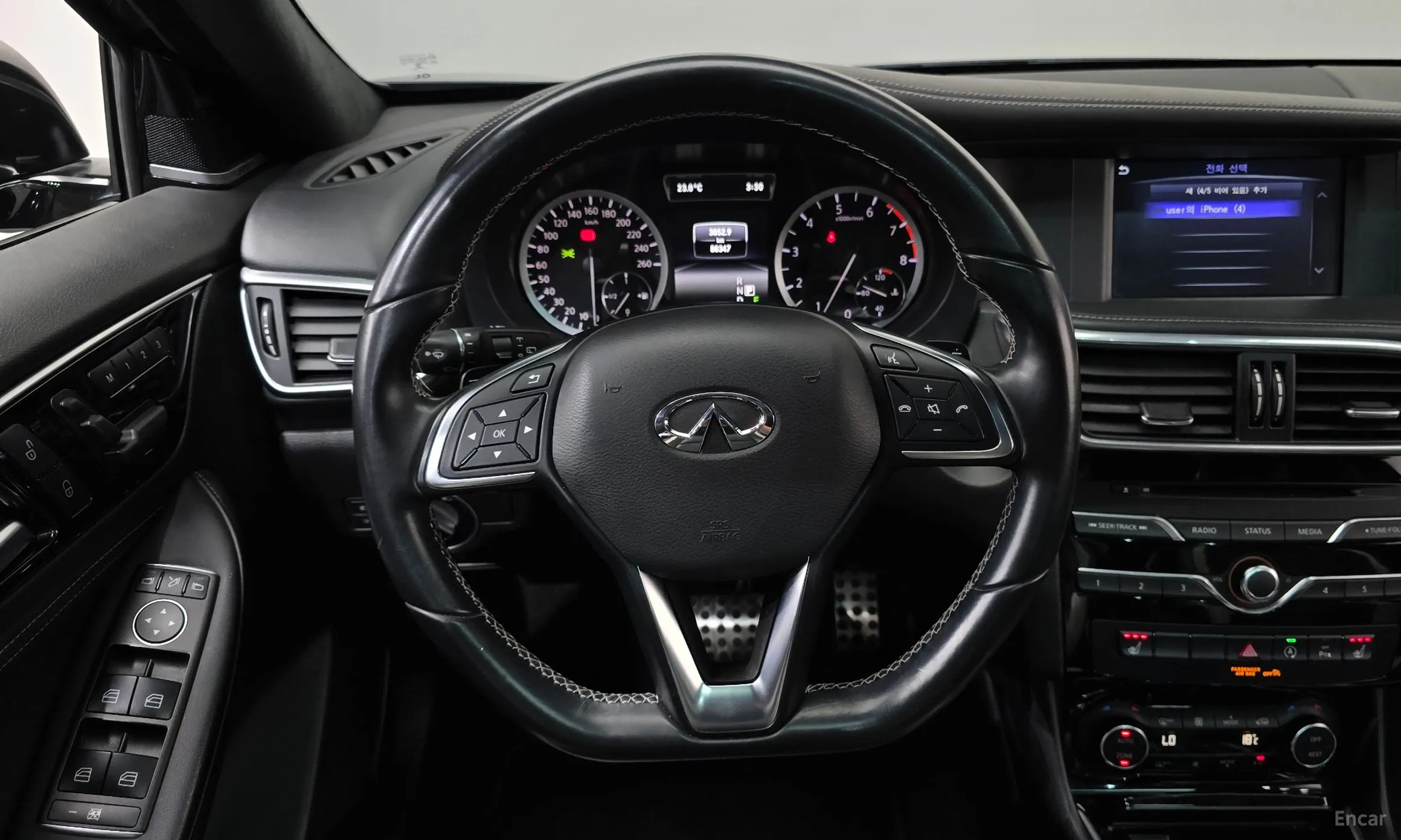 Infiniti Q30 превью 13