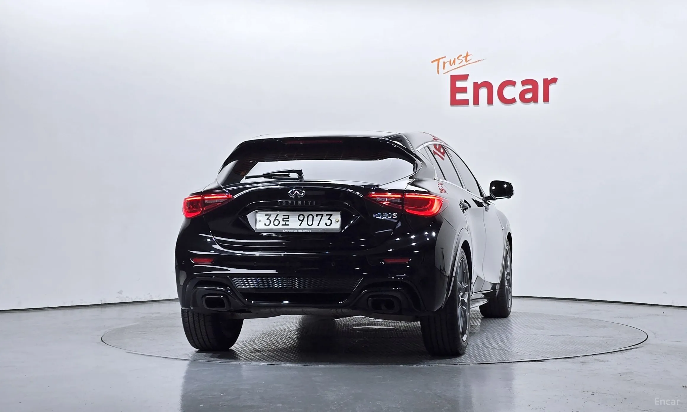 Infiniti Q30 превью 4