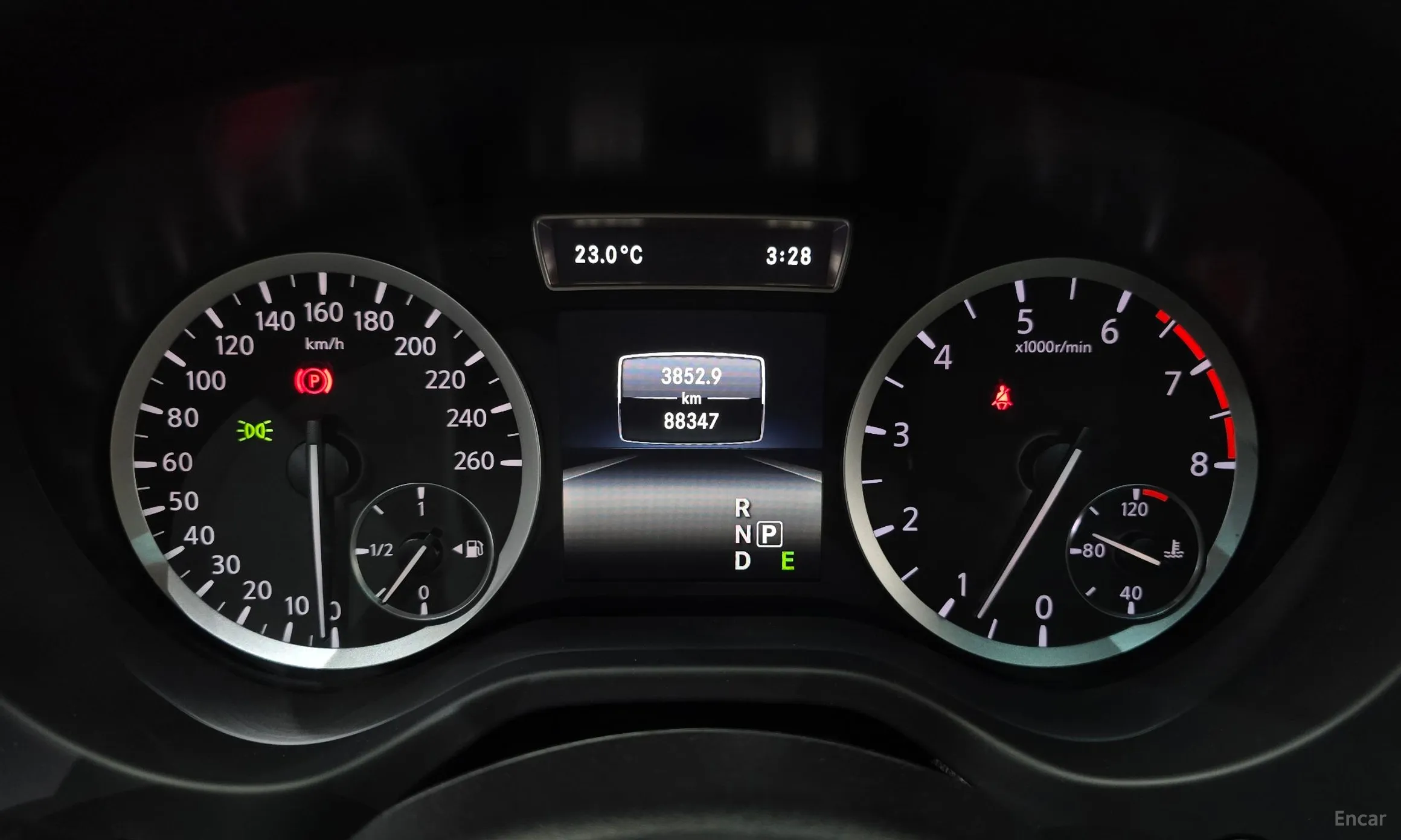Infiniti Q30 превью 8
