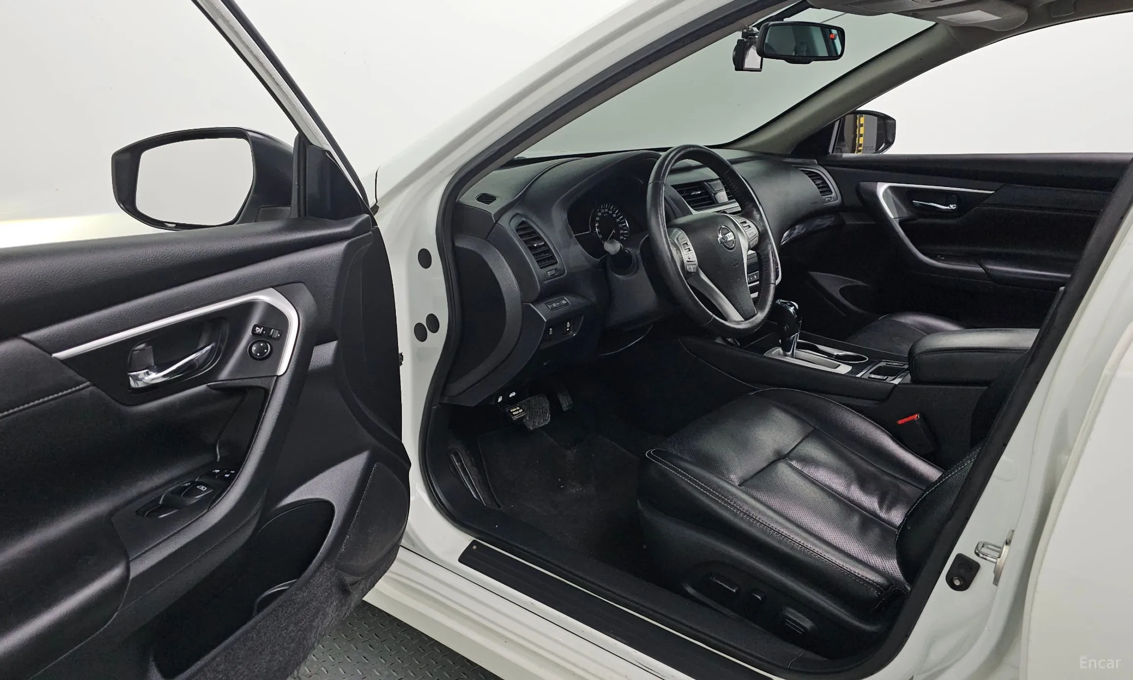 Nissan Altima превью 10