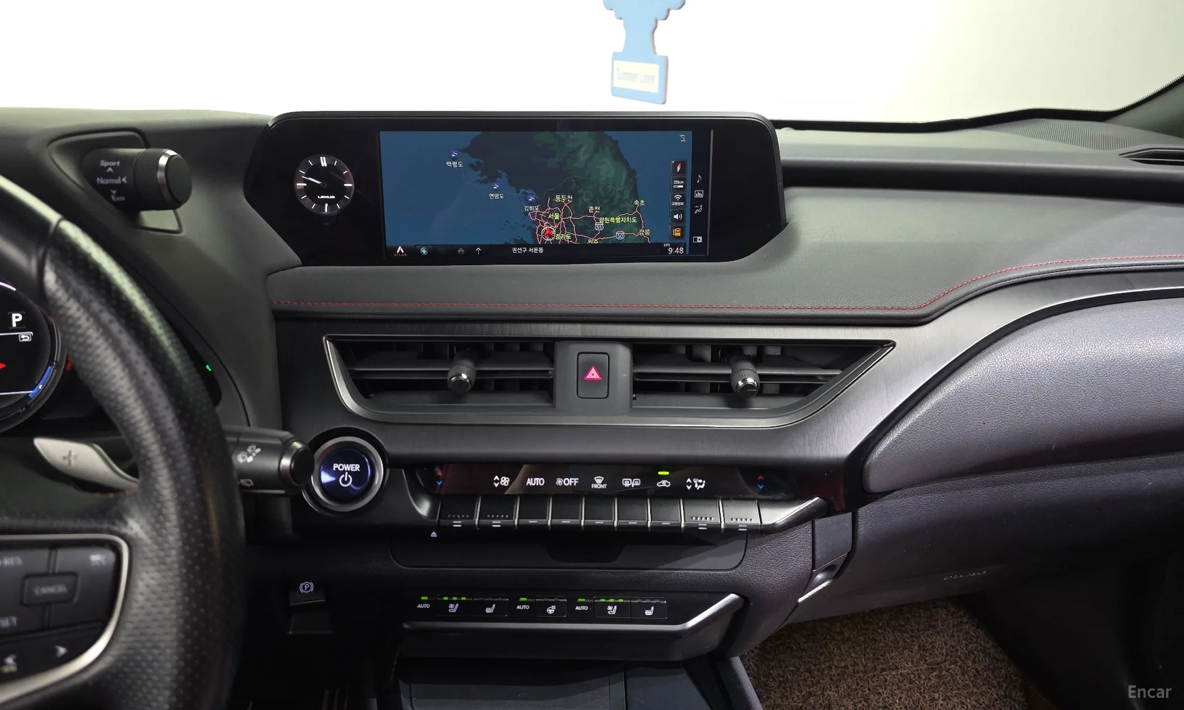 Lexus UX250h превью 14
