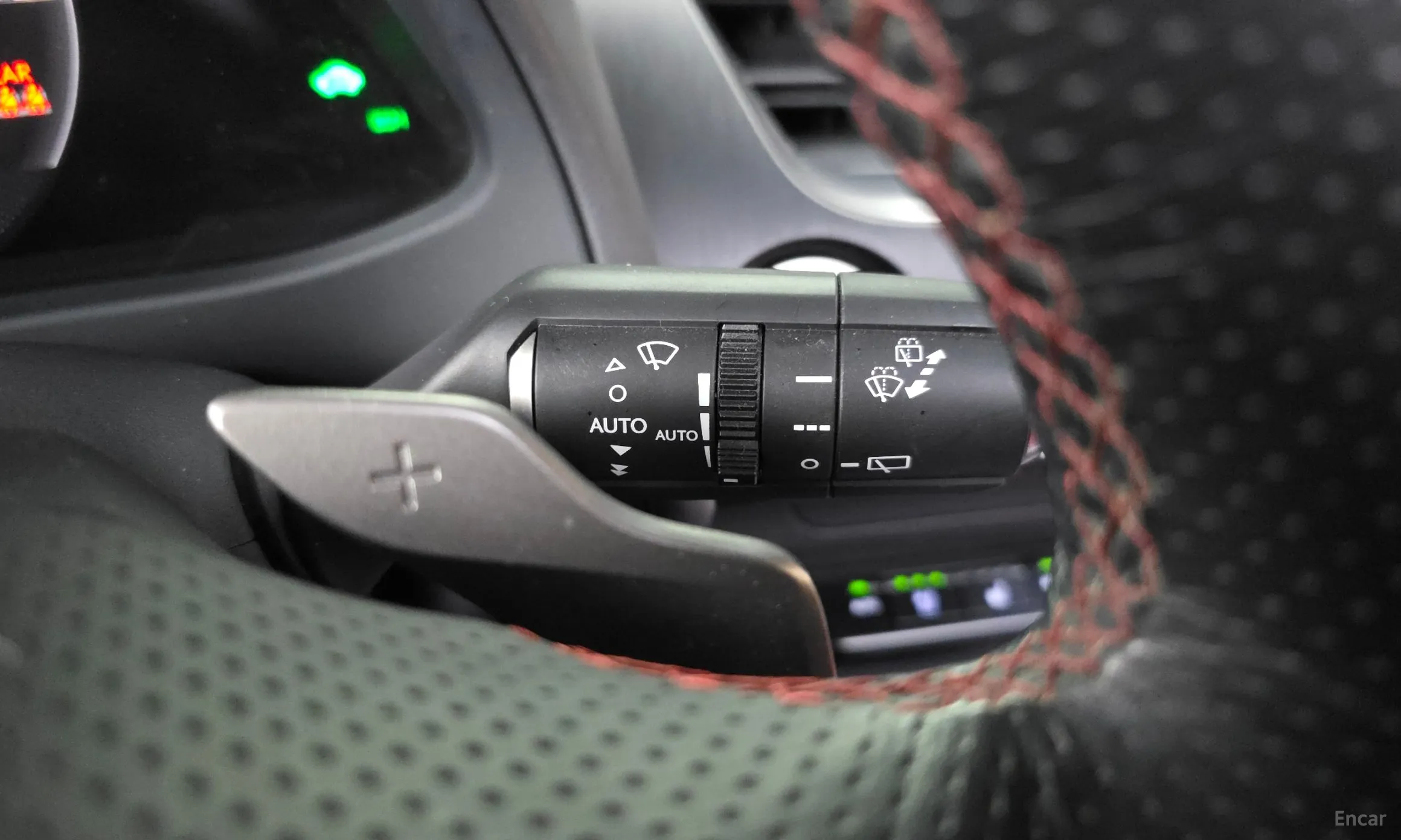 Lexus UX250h превью 18