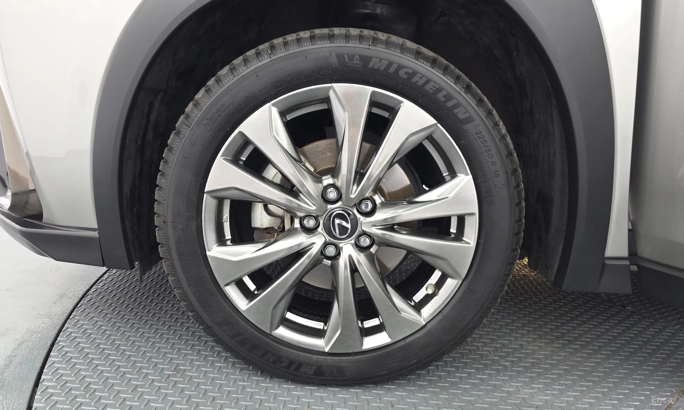 Lexus UX250h превью 5