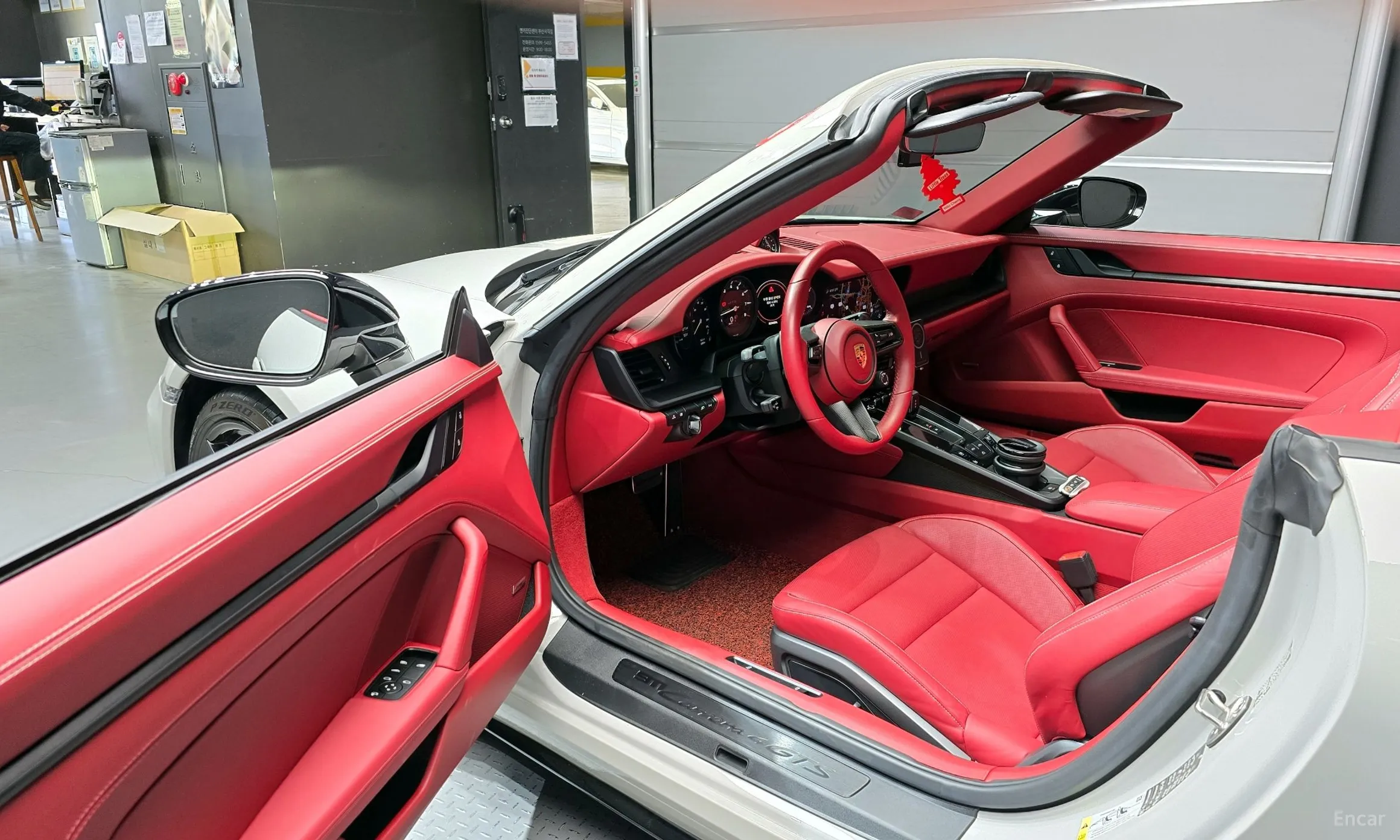 Porsche 911 (992) превью 10