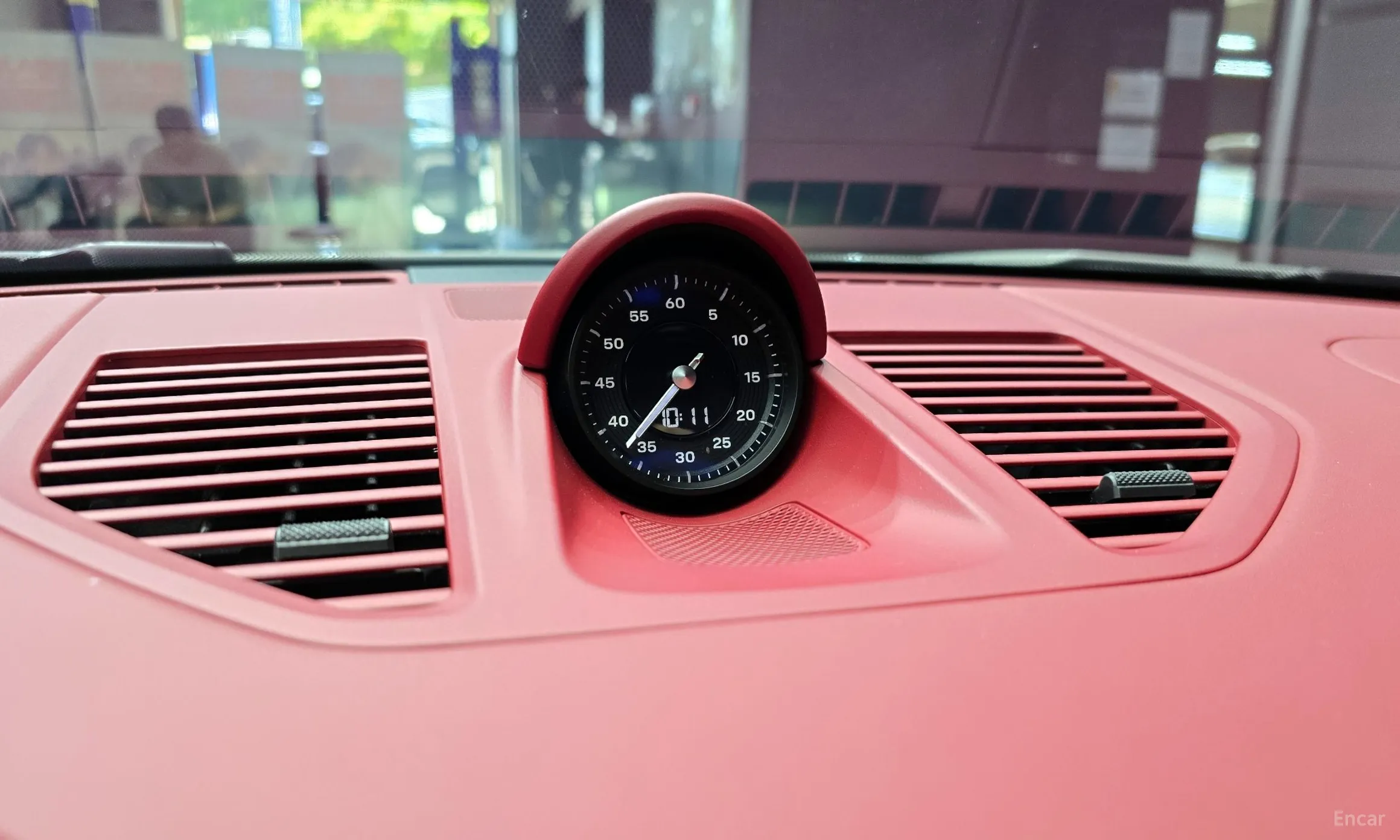 Porsche 911 (992) превью 18