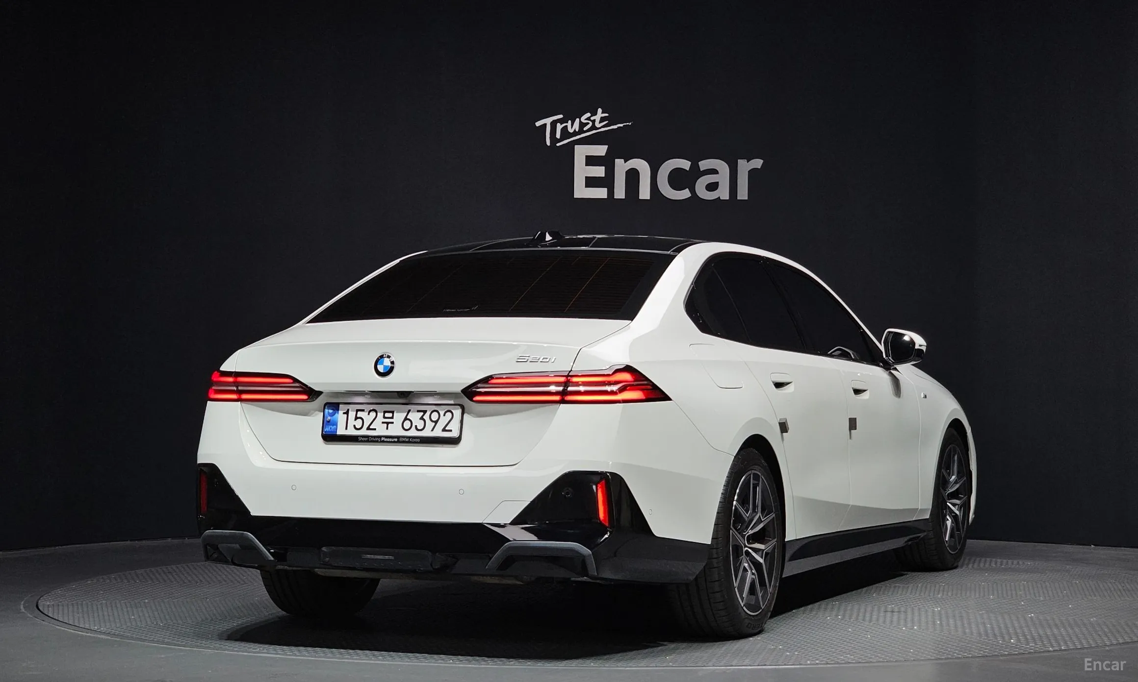 BMW 5 Series (G60) превью 2