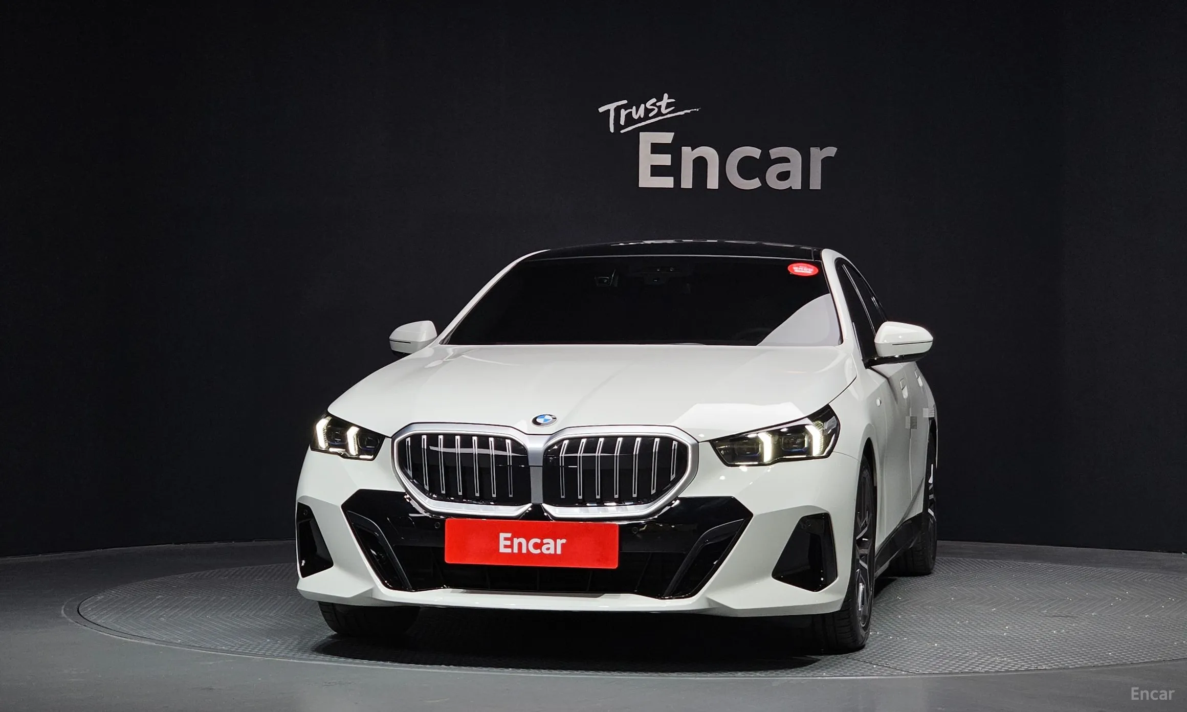 BMW 5 Series (G60) превью 3