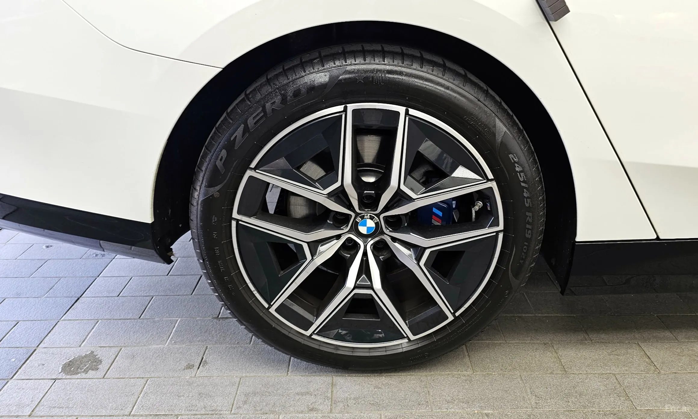BMW 5 Series (G60) превью 5