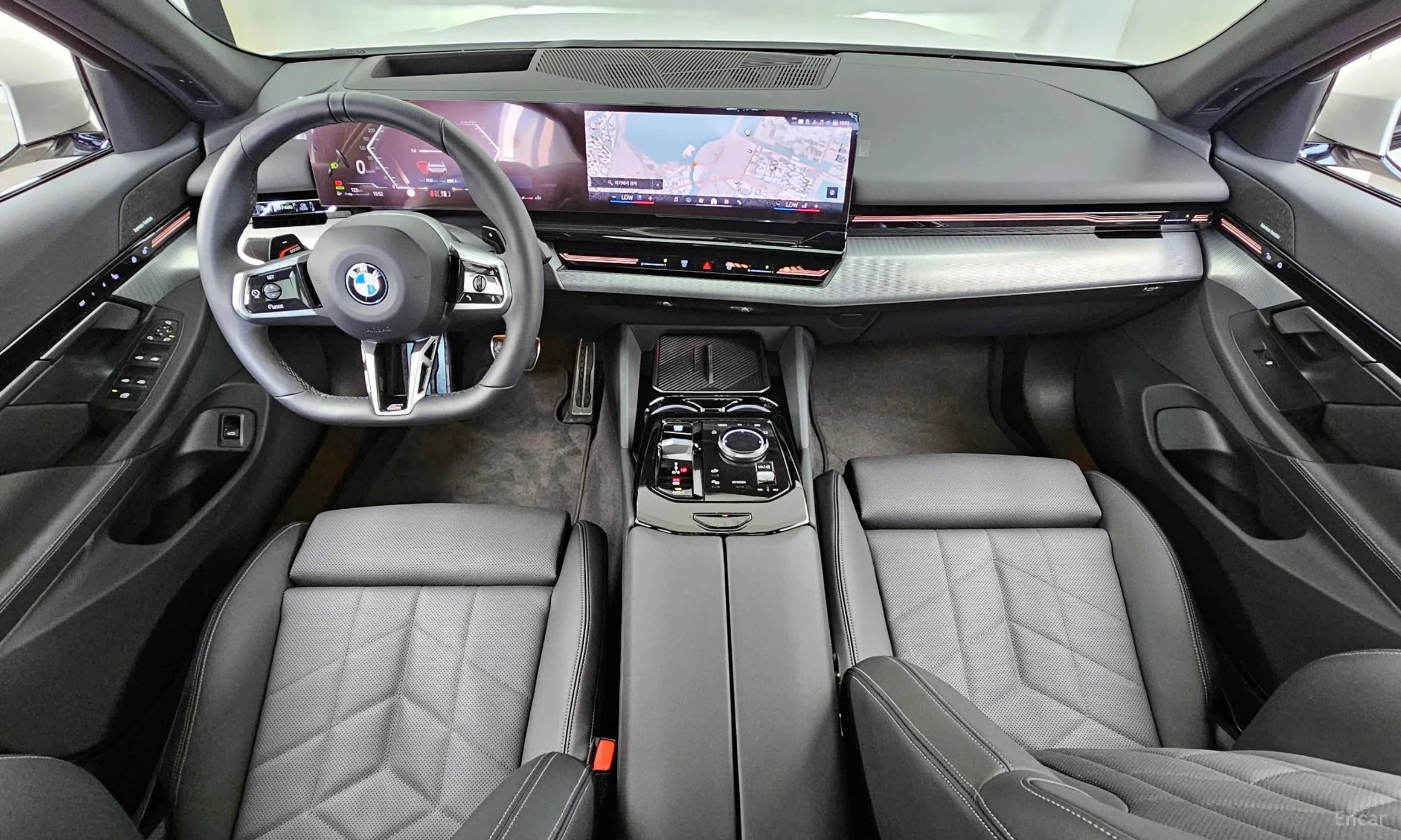 BMW 5 Series (G60) превью 7