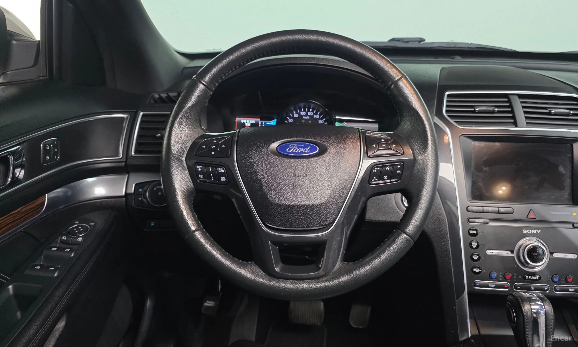 Ford Explorer превью 12