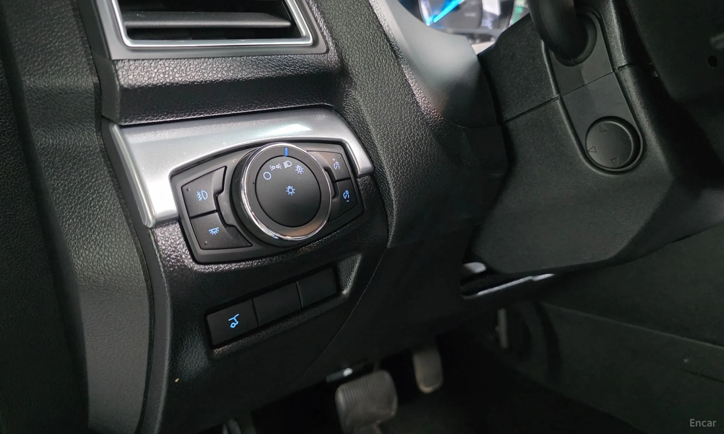 Ford Explorer превью 17