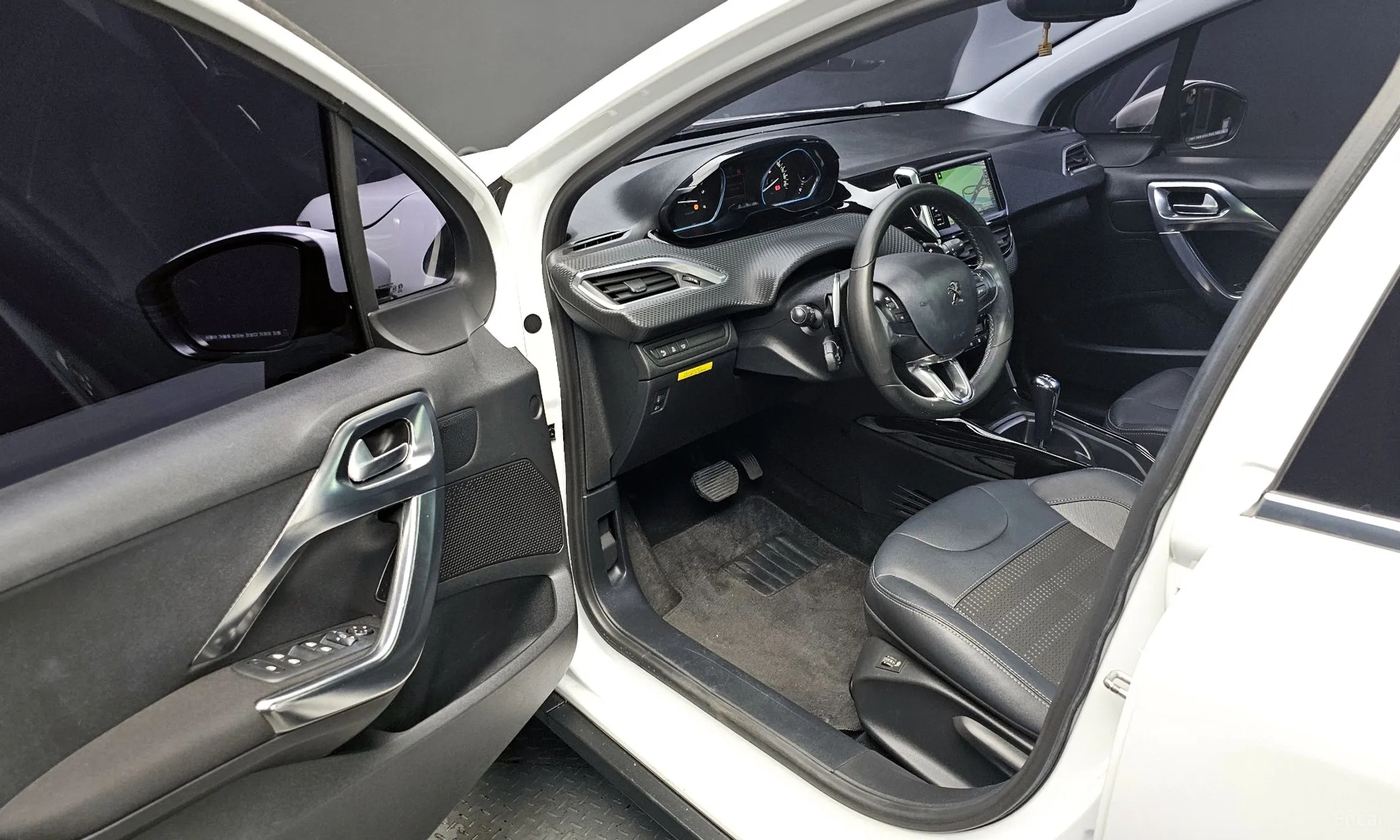 Peugeot 2008. превью 10