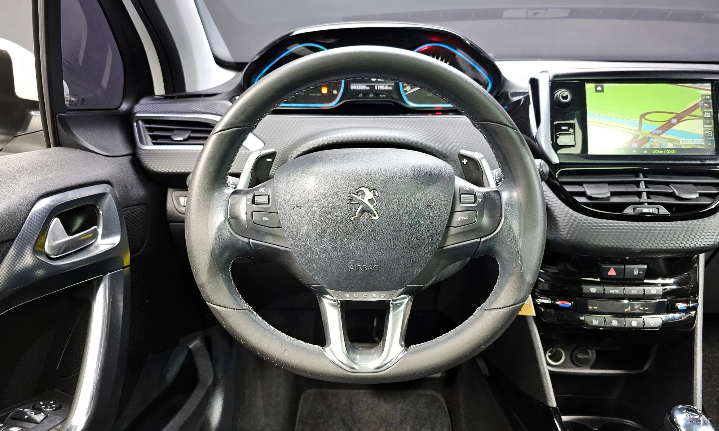Peugeot 2008. превью 12