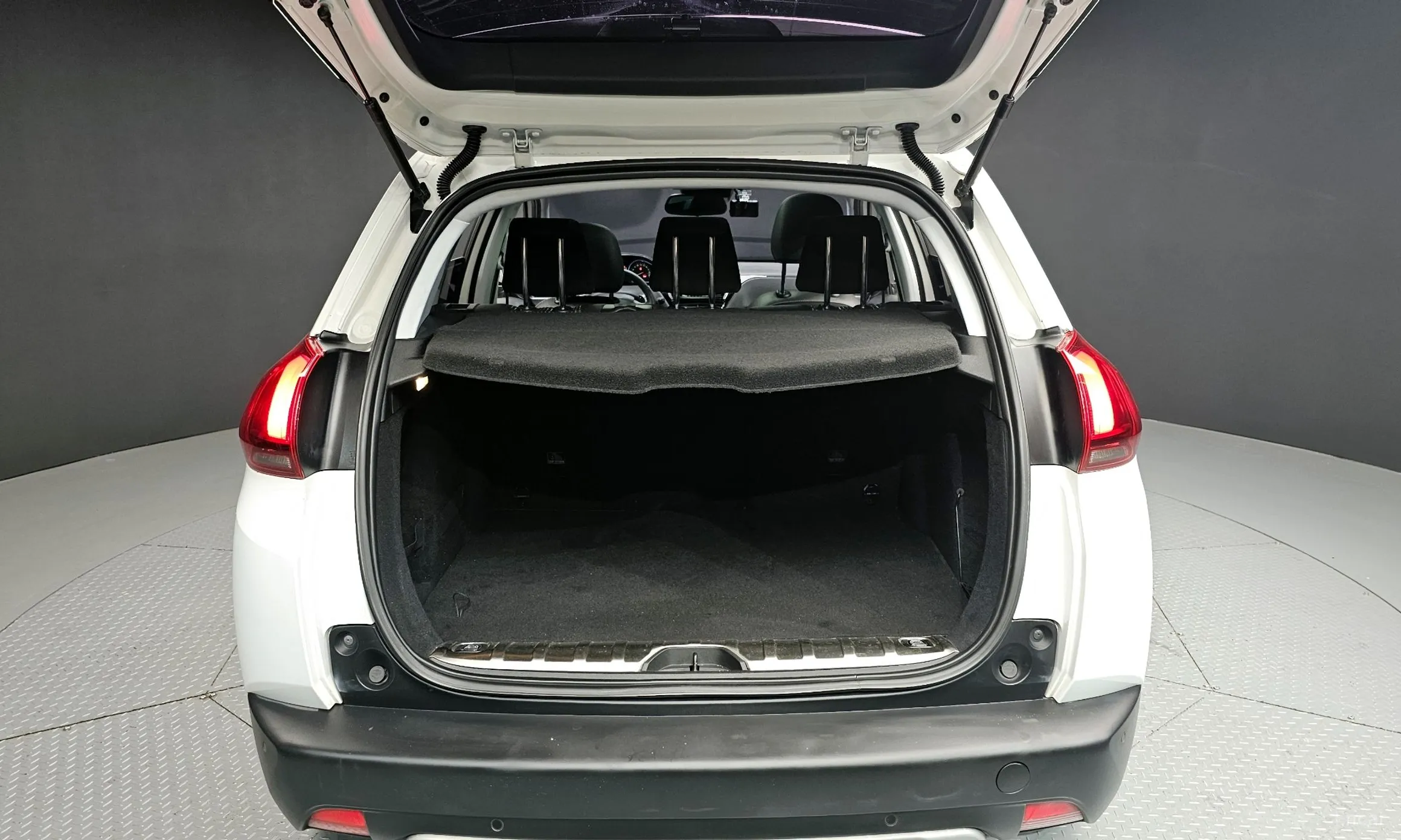 Peugeot 2008. превью 20