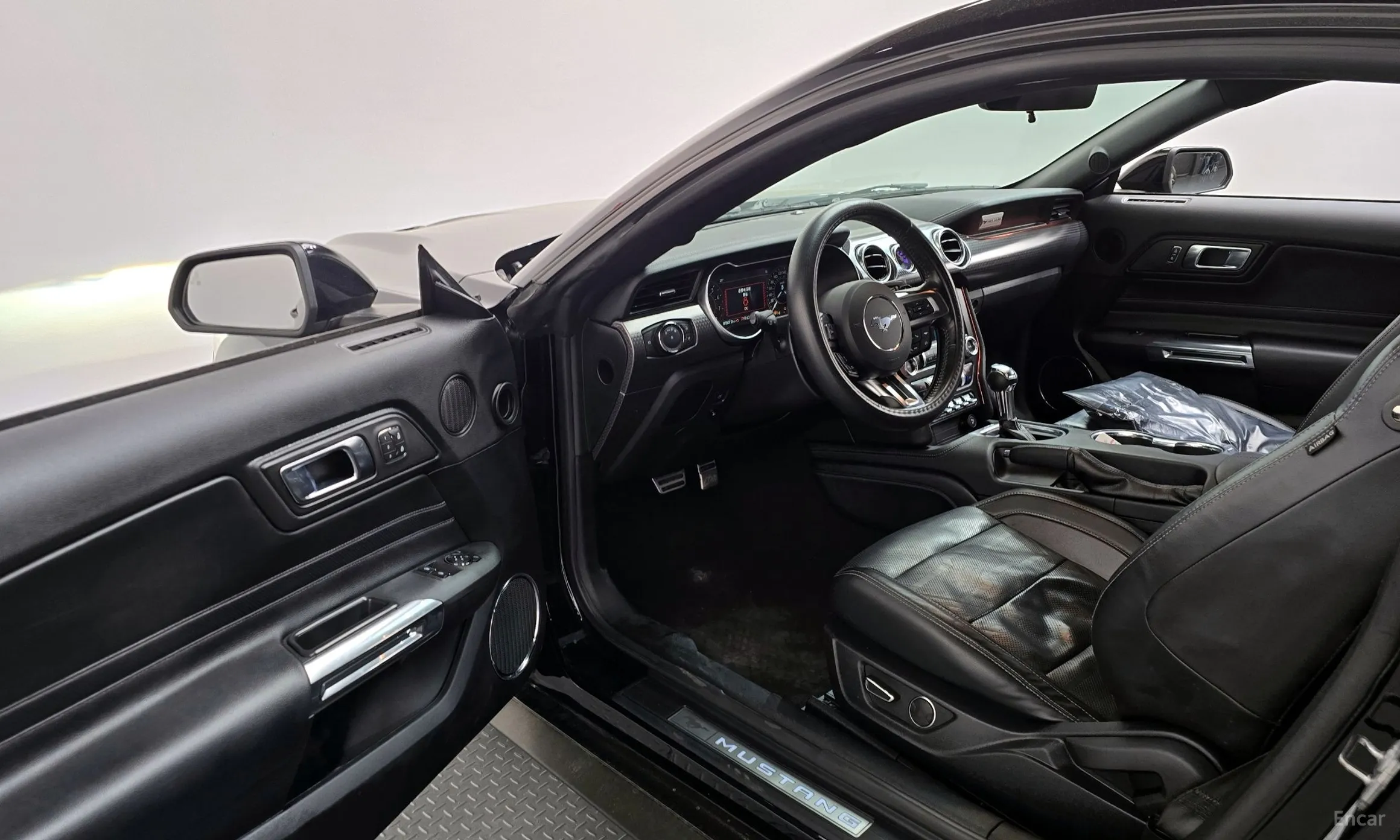 Ford Mustang превью 10