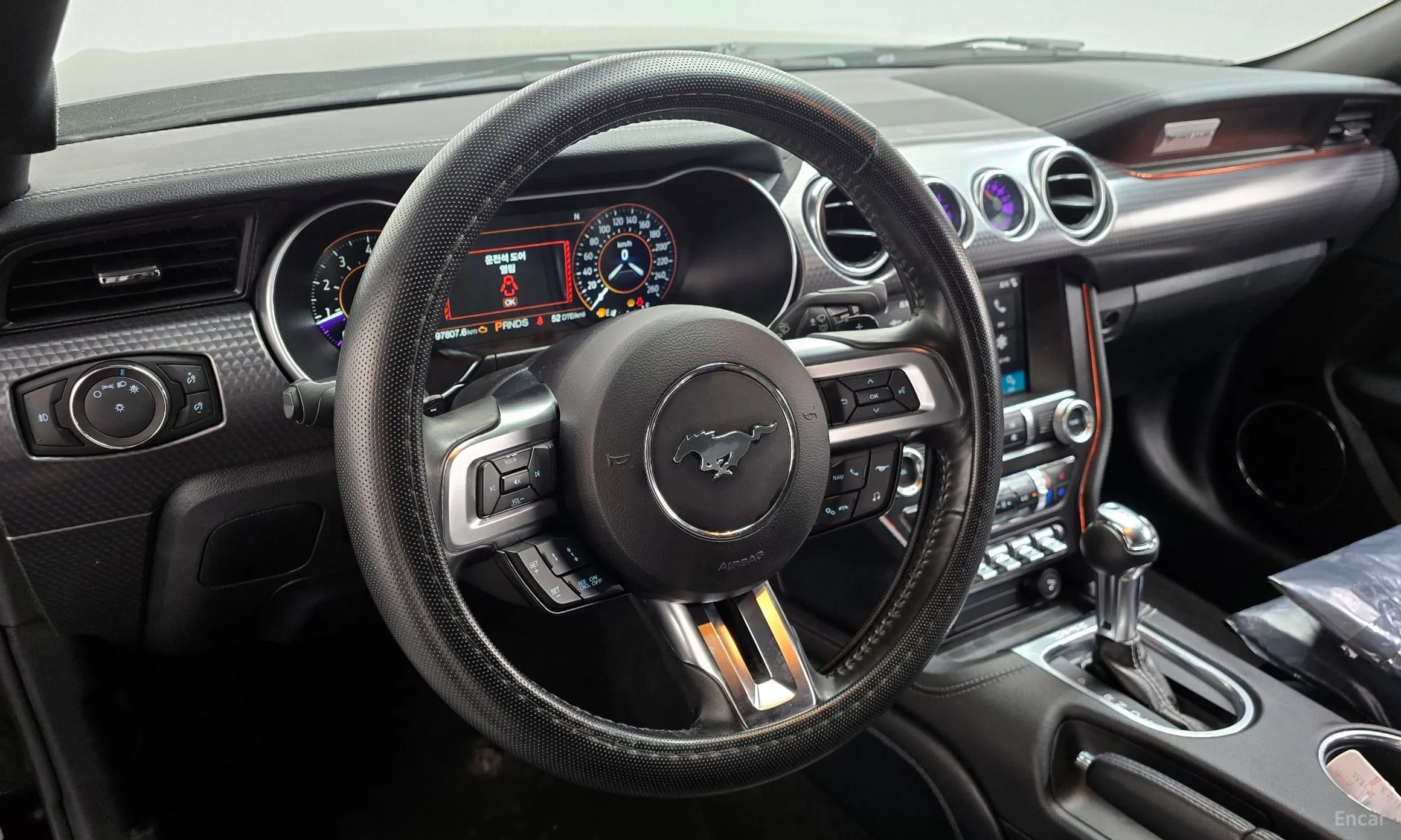 Ford Mustang превью 12