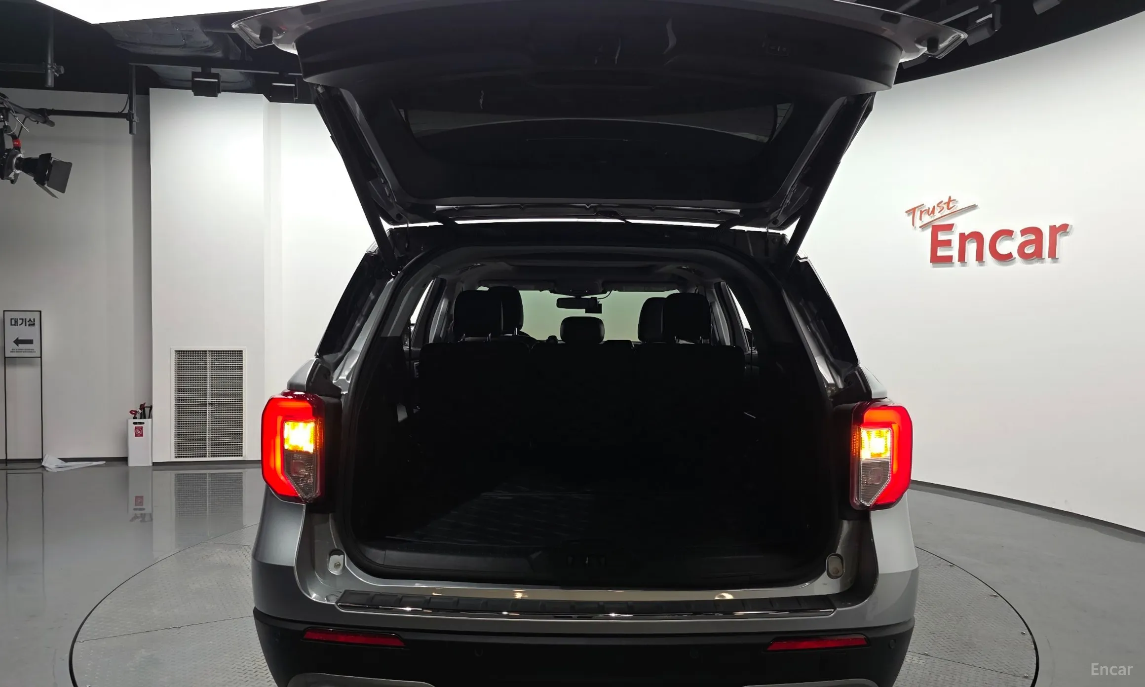 Ford Explorer 6th Generation превью 20