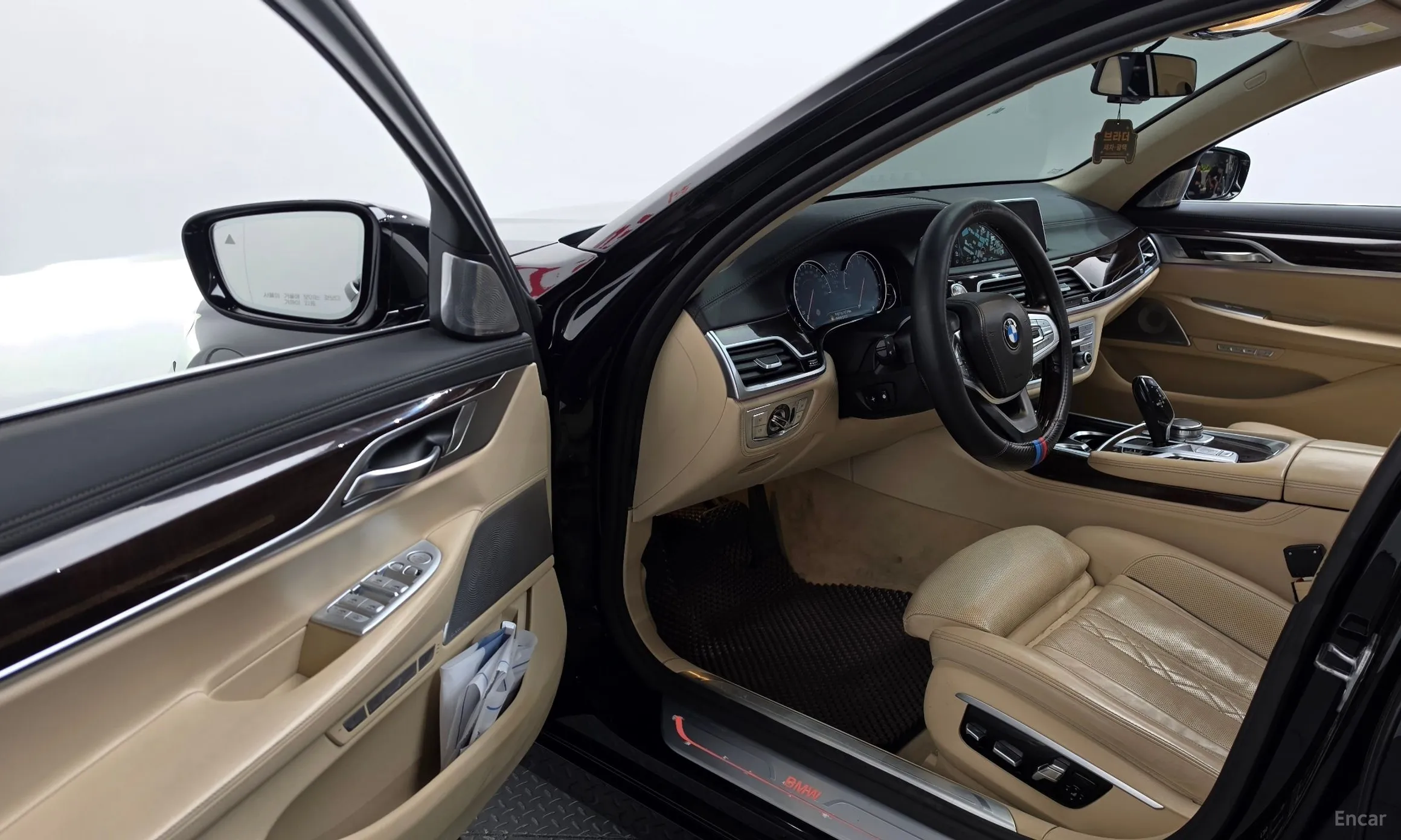 BMW 7 Series (G11) превью 10