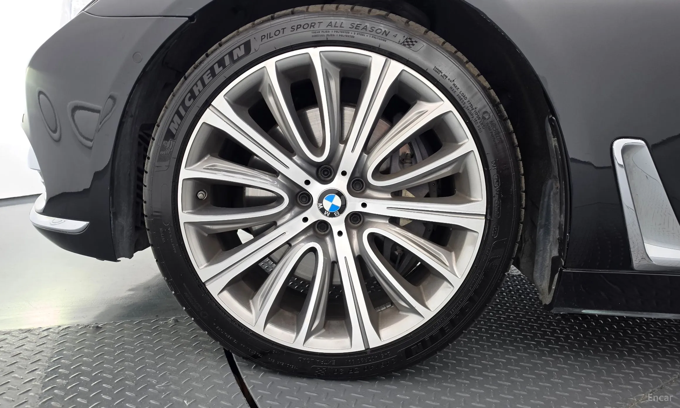 BMW 7 Series (G11) превью 5