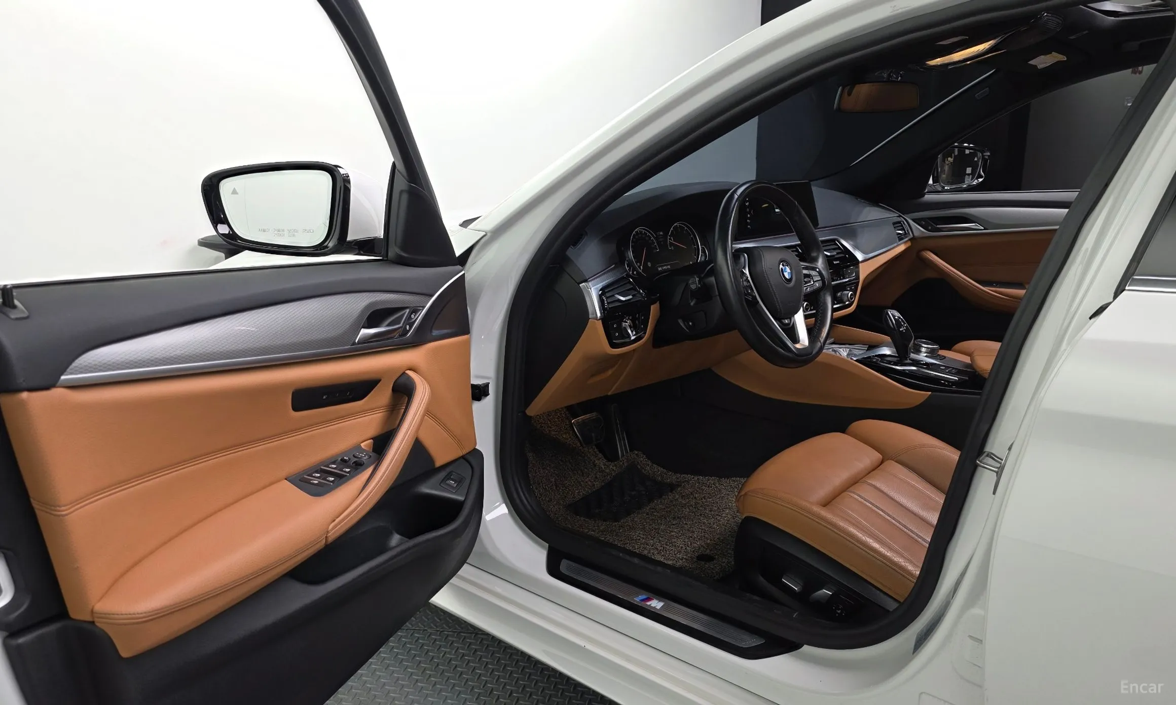 BMW 5 Series (G30) превью 10
