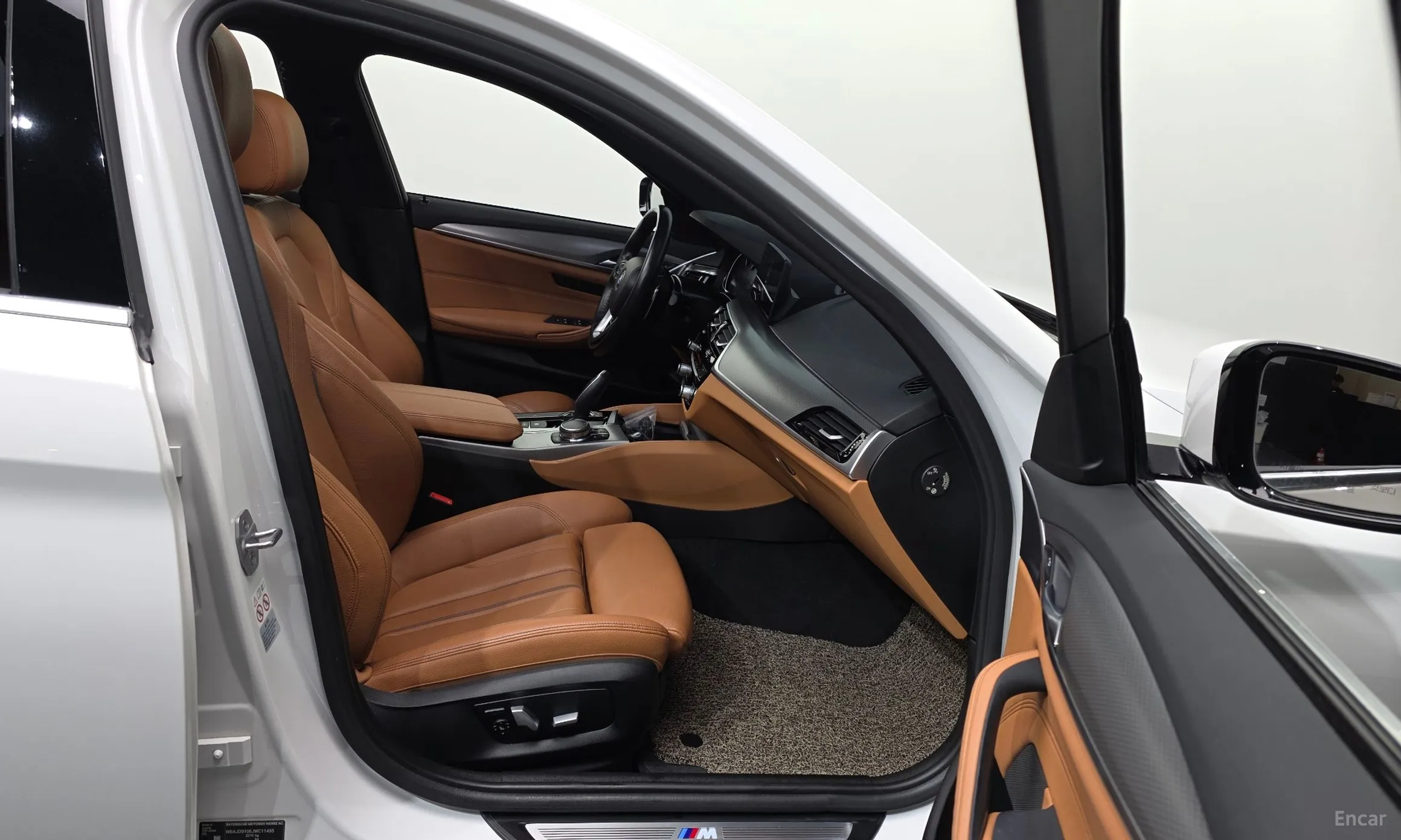 BMW 5 Series (G30) превью 11
