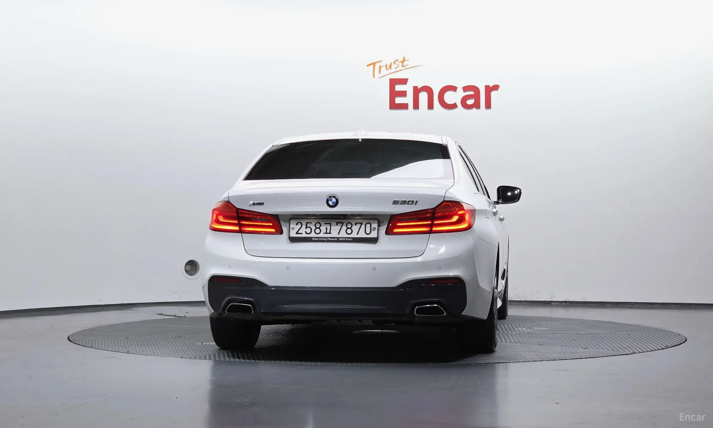 BMW 5 Series (G30) превью 4