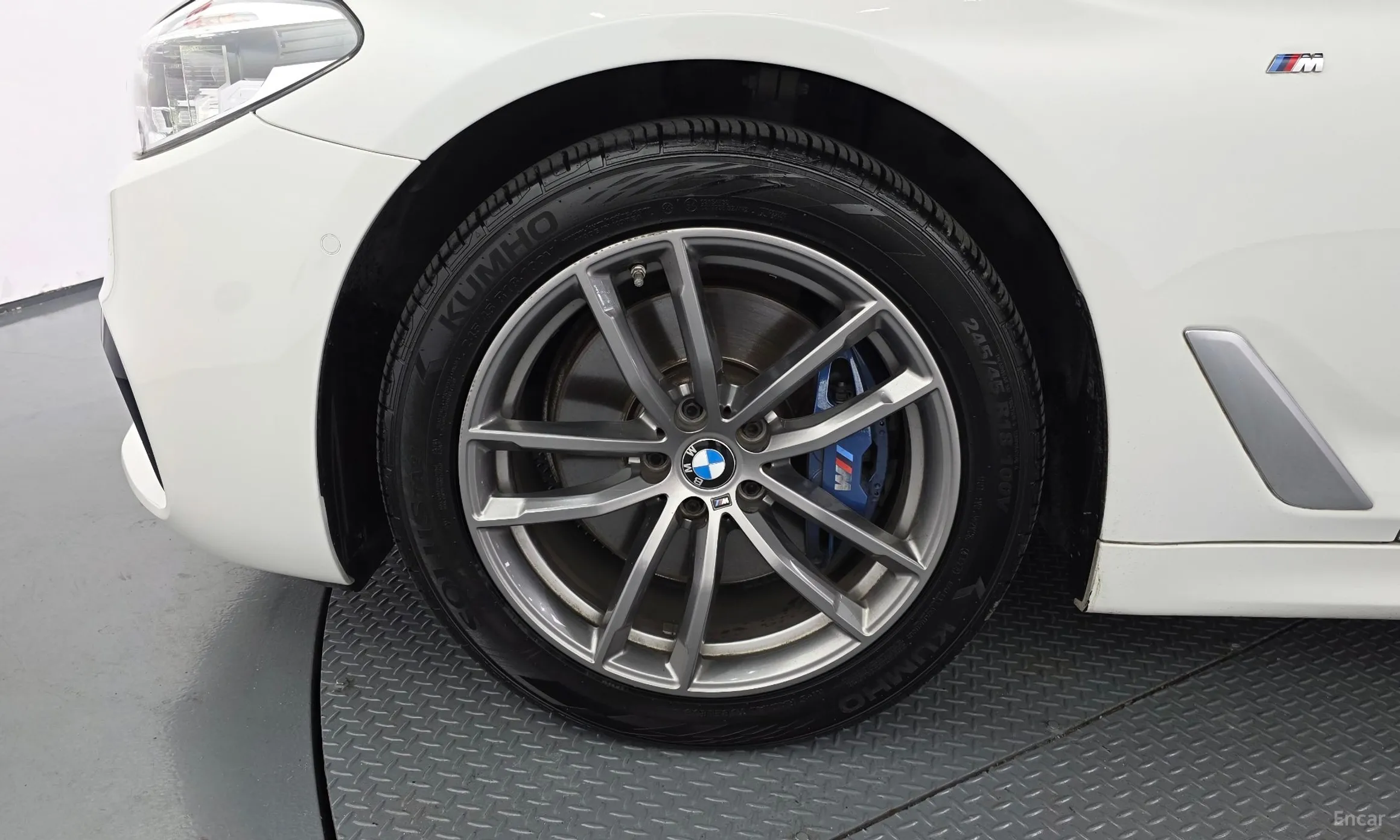 BMW 5 Series (G30) превью 5