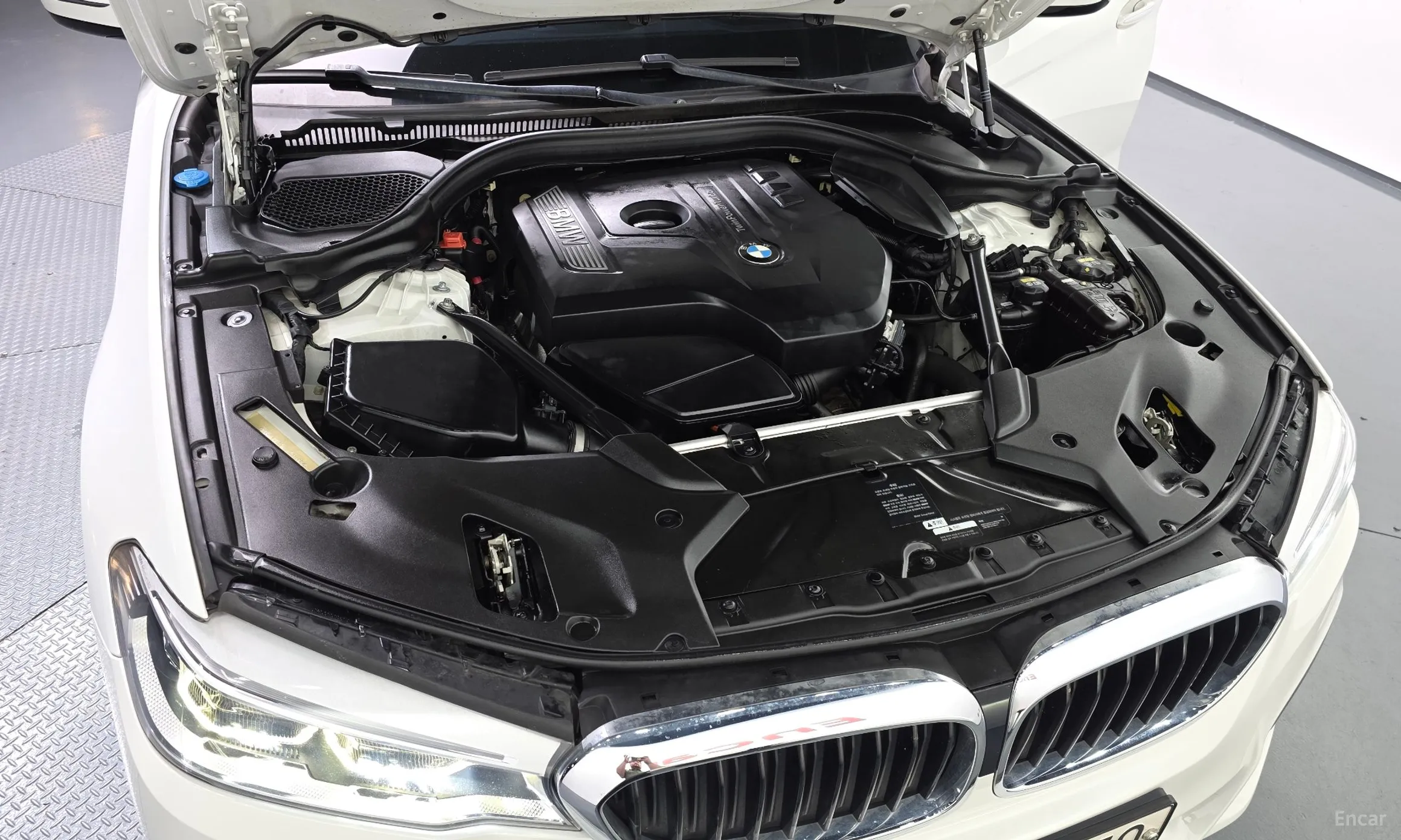 BMW 5 Series (G30) превью 6