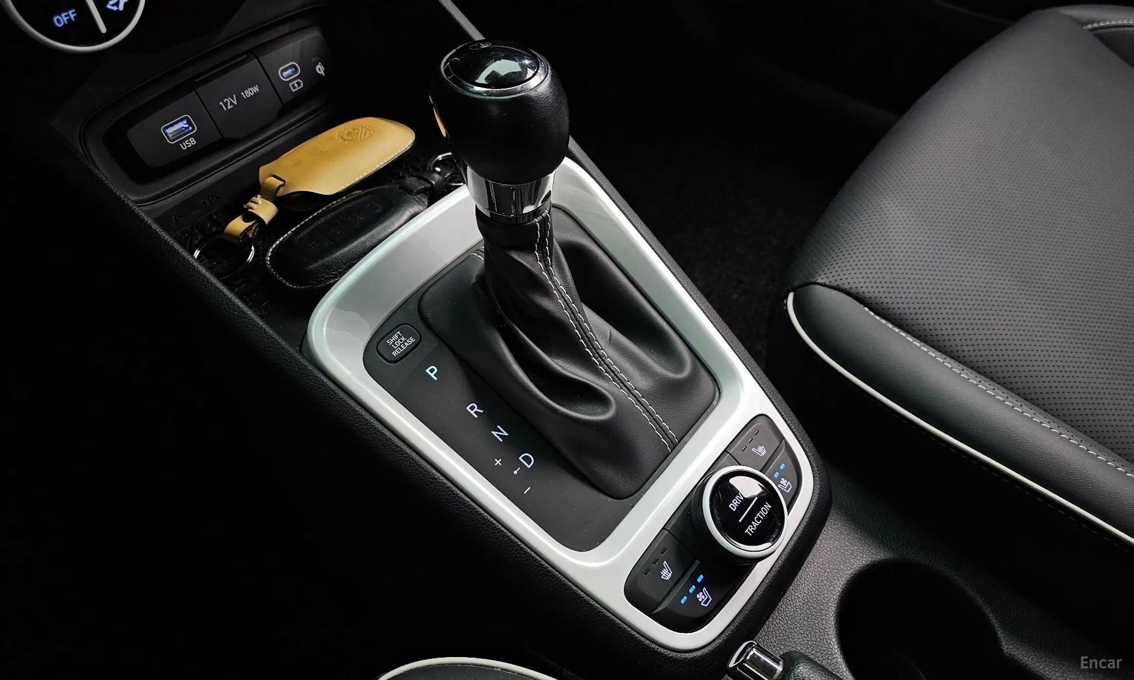 Hyundai Venue превью 9