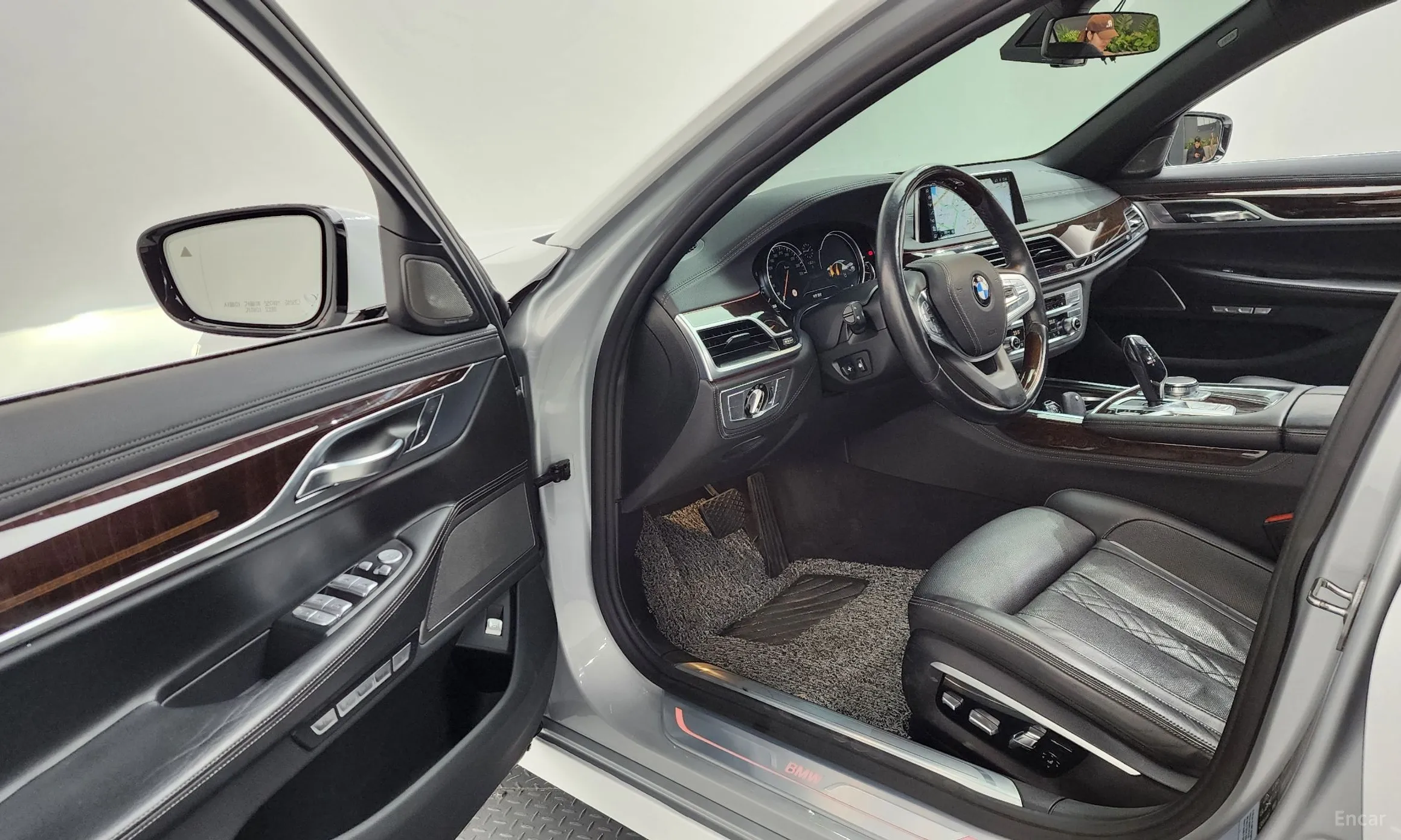 BMW 7 Series (G11) превью 10