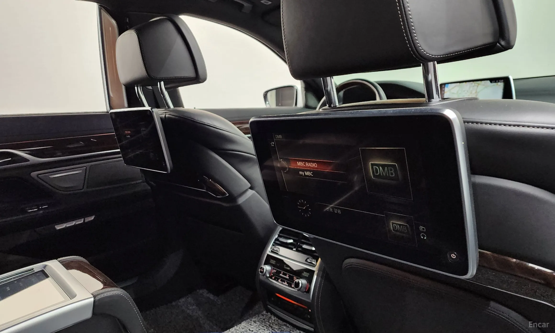 BMW 7 Series (G11) превью 19